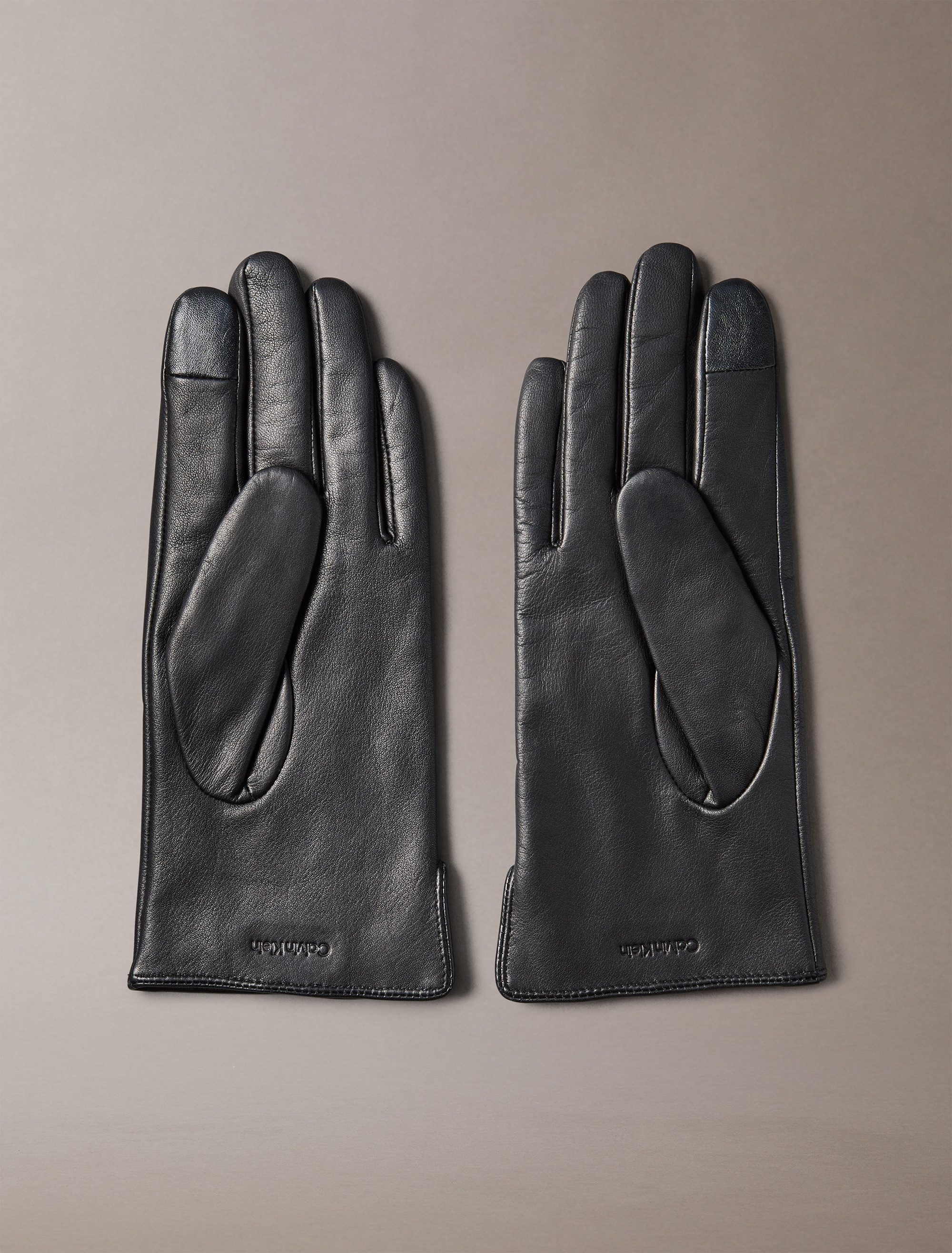 Calvin Klein Lederhandschuhe METAL CK LEATHER GLOVES aus Schaf-Nappaleder günstig online kaufen