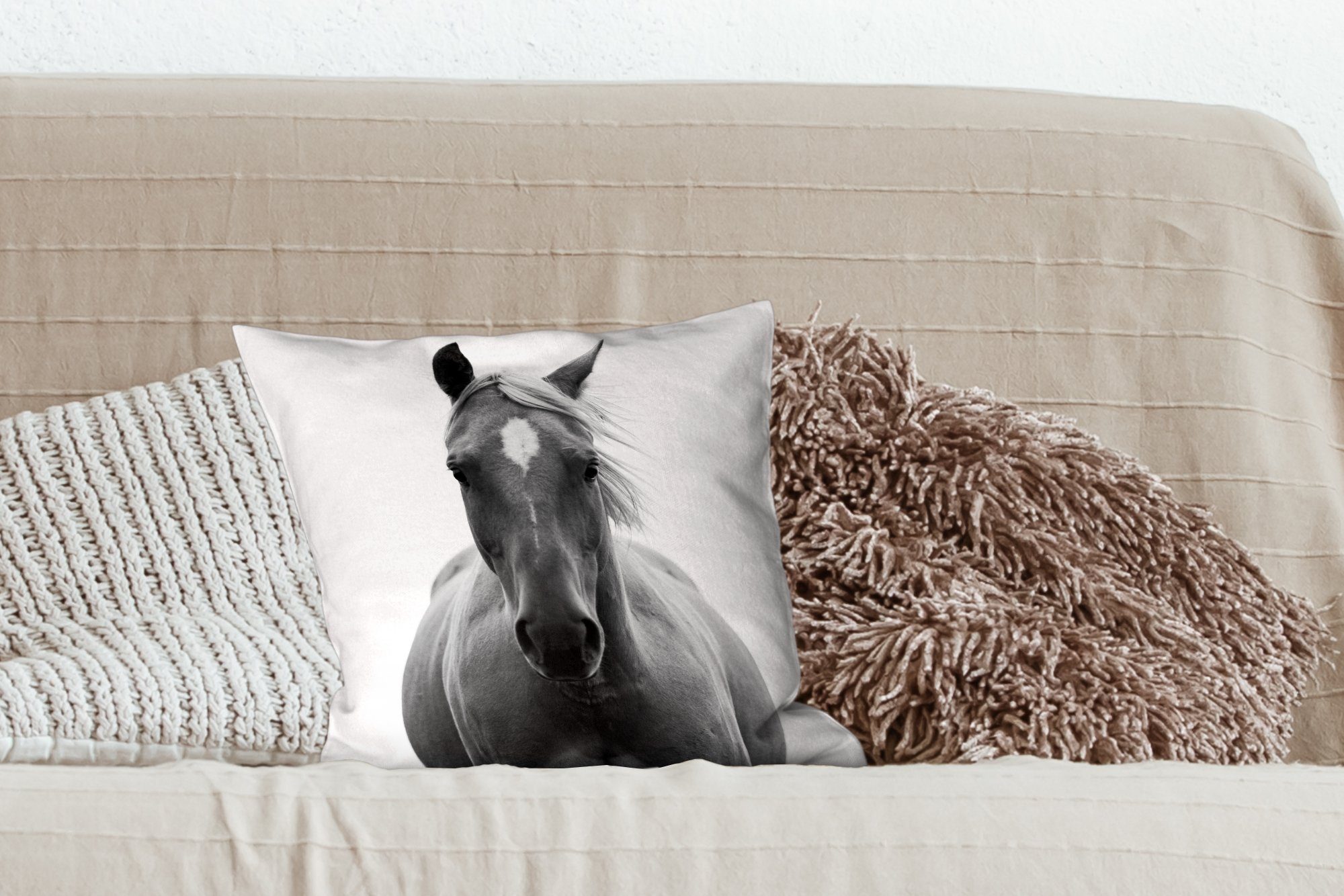 MuchoWow Dekokissen - Porträt, - Füllung für Schlafzimmer, mit Weiß Wohzimmer, - Deko, Zierkissen Pferd Schwarz Sofakissen