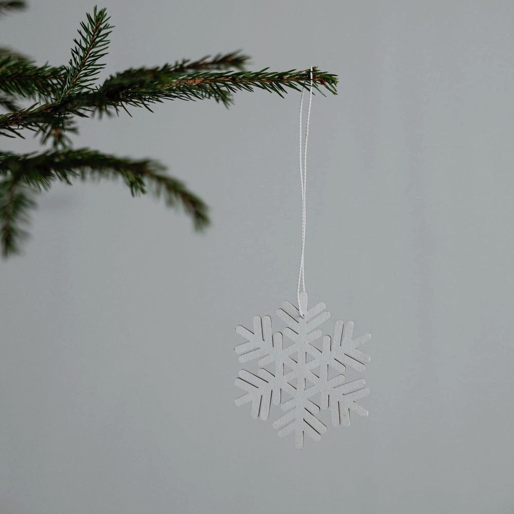 Storefactory Dekoobjekt Holzanhänger Weihnachtsbaumschmuck Schneeflocke Alseda