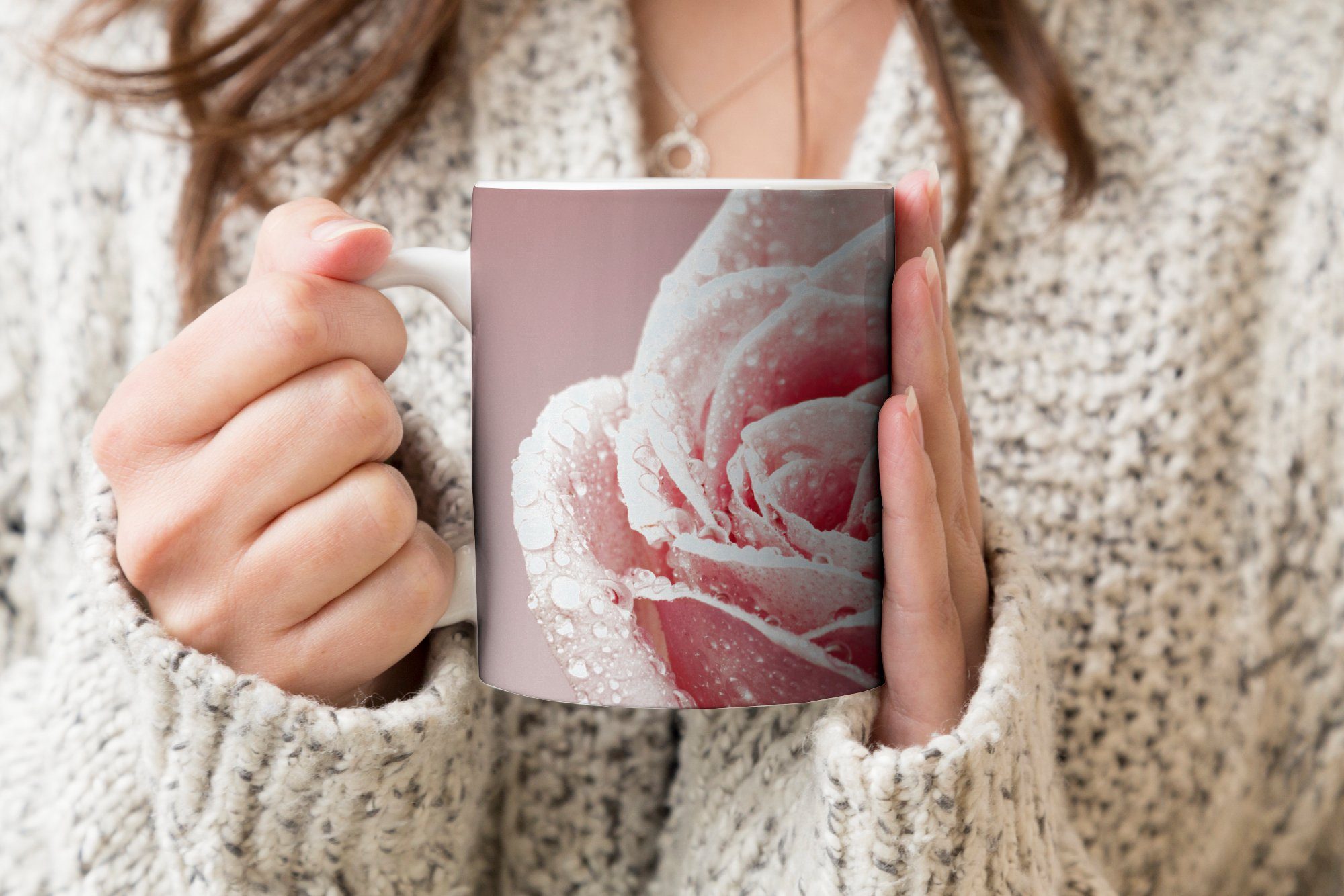 MuchoWow Tasse Frühe Tautropfen auf Rose, Becher, Kaffeetassen, Keramik, rosa einer Geschenk Teetasse, Teetasse