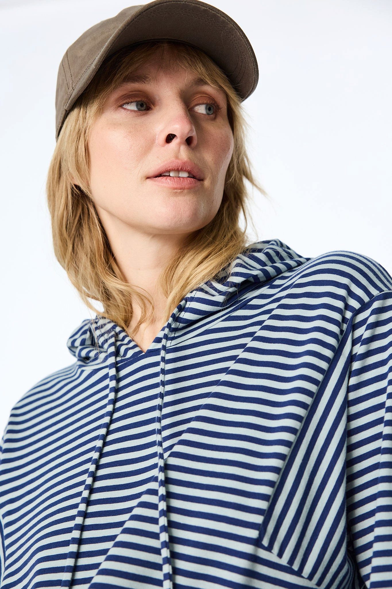 Himalaya Clothing Kapuzenpullover Damen Oberteil mit Kapuze - Zeitloses Kapuzenshirt in Streifenoptik Pullover Damen aus weicher Bio-Baumwolle – Bild 3 von 5
