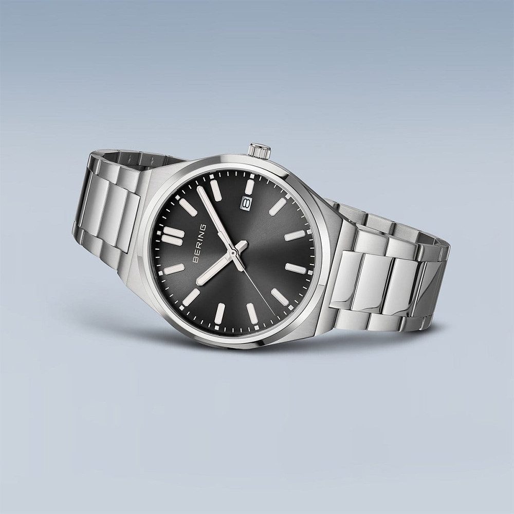 Bering Quarzuhr Bering Classic silber glänzend 17639-702 17639-702, Hochwertiges Produkt mit zeitlosem Design, sorgfältiger Verarbeitung