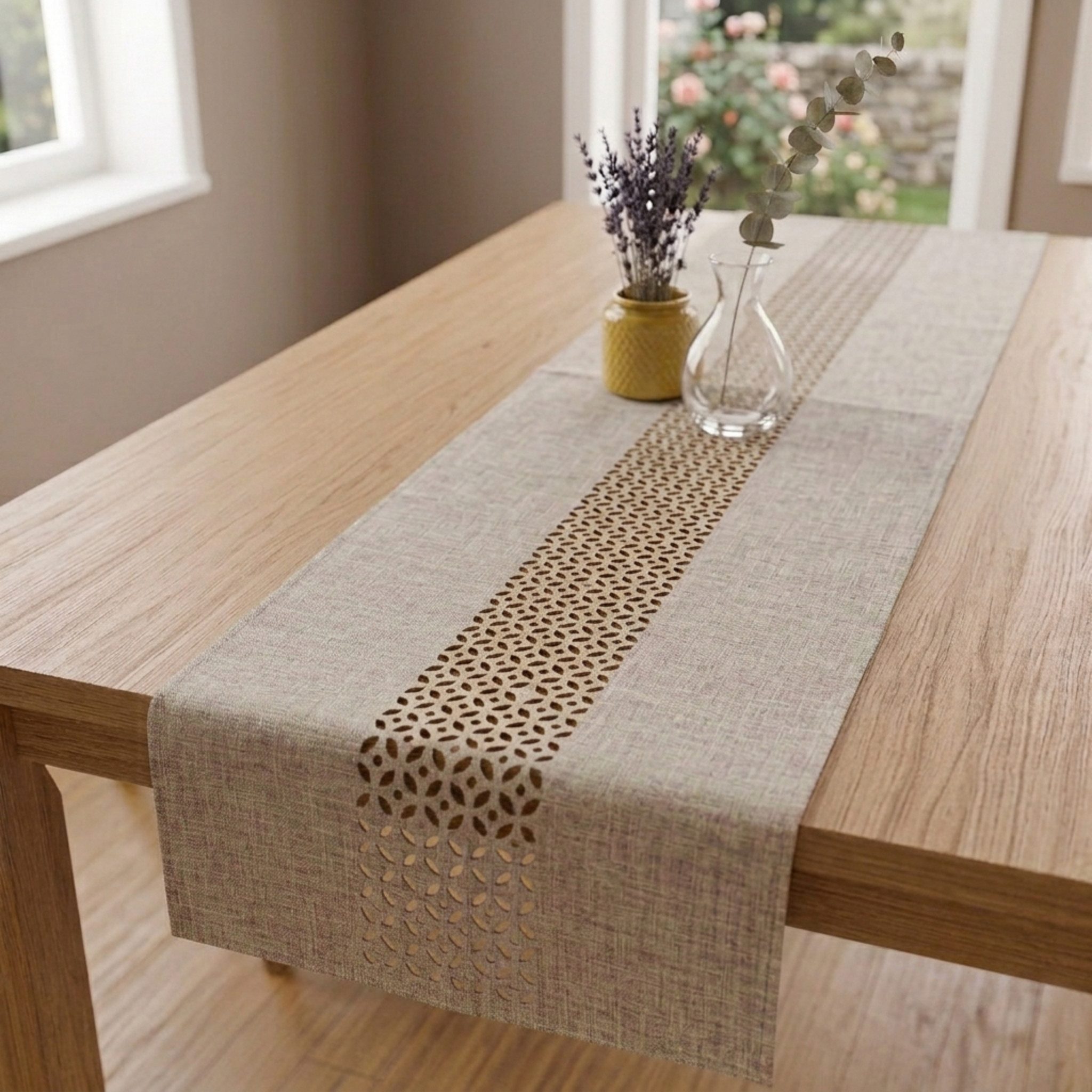 matches21 HOME & HOBBY Tischdecke Tischläufer Durchbrochene Ornamente hellbraun 40x140 cm (1-tlg)