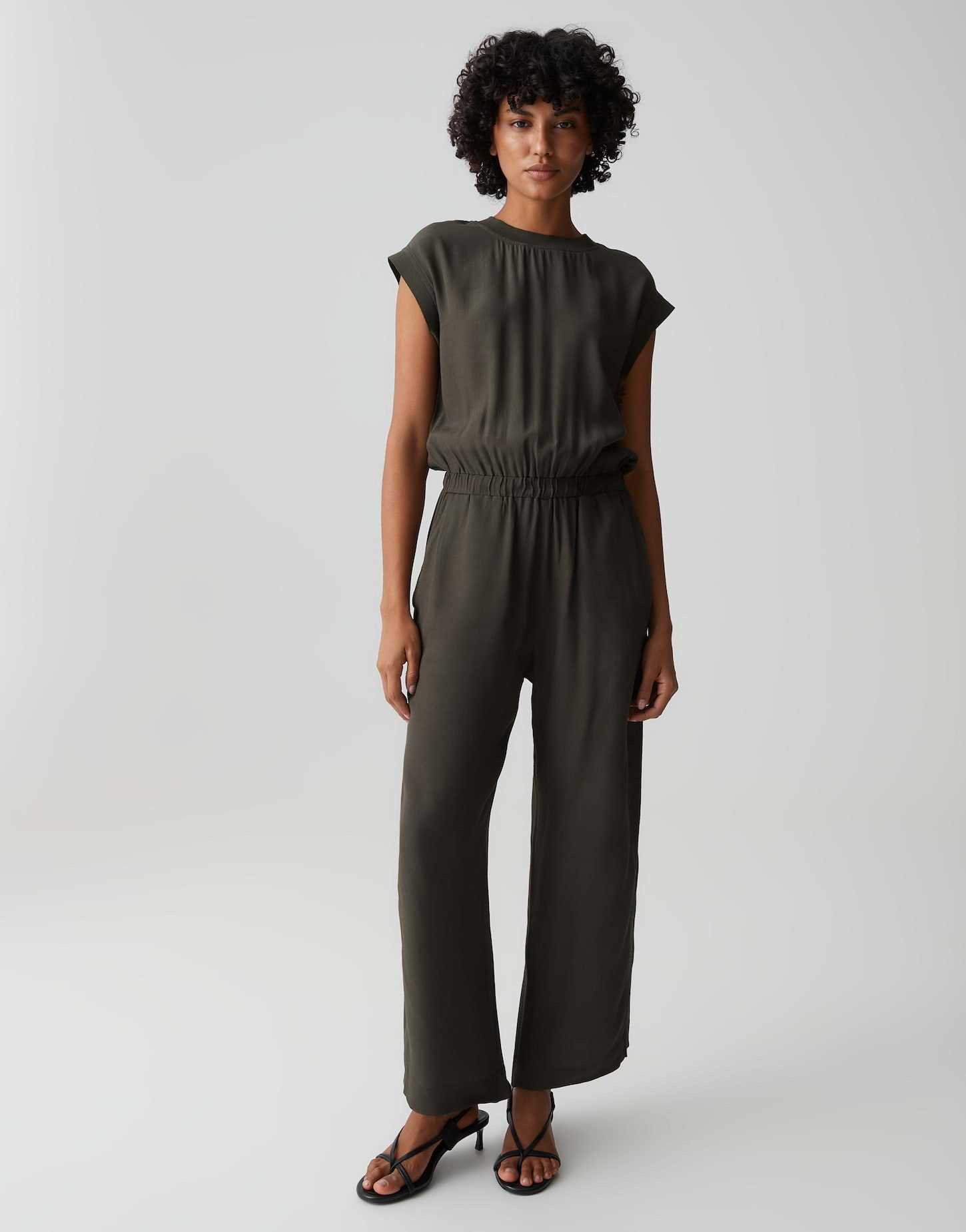 OPUS Jumpsuit MYLEA RIB mit Crêpe-Struktur Rippbündchen und Nahttaschen ergänzen den Look