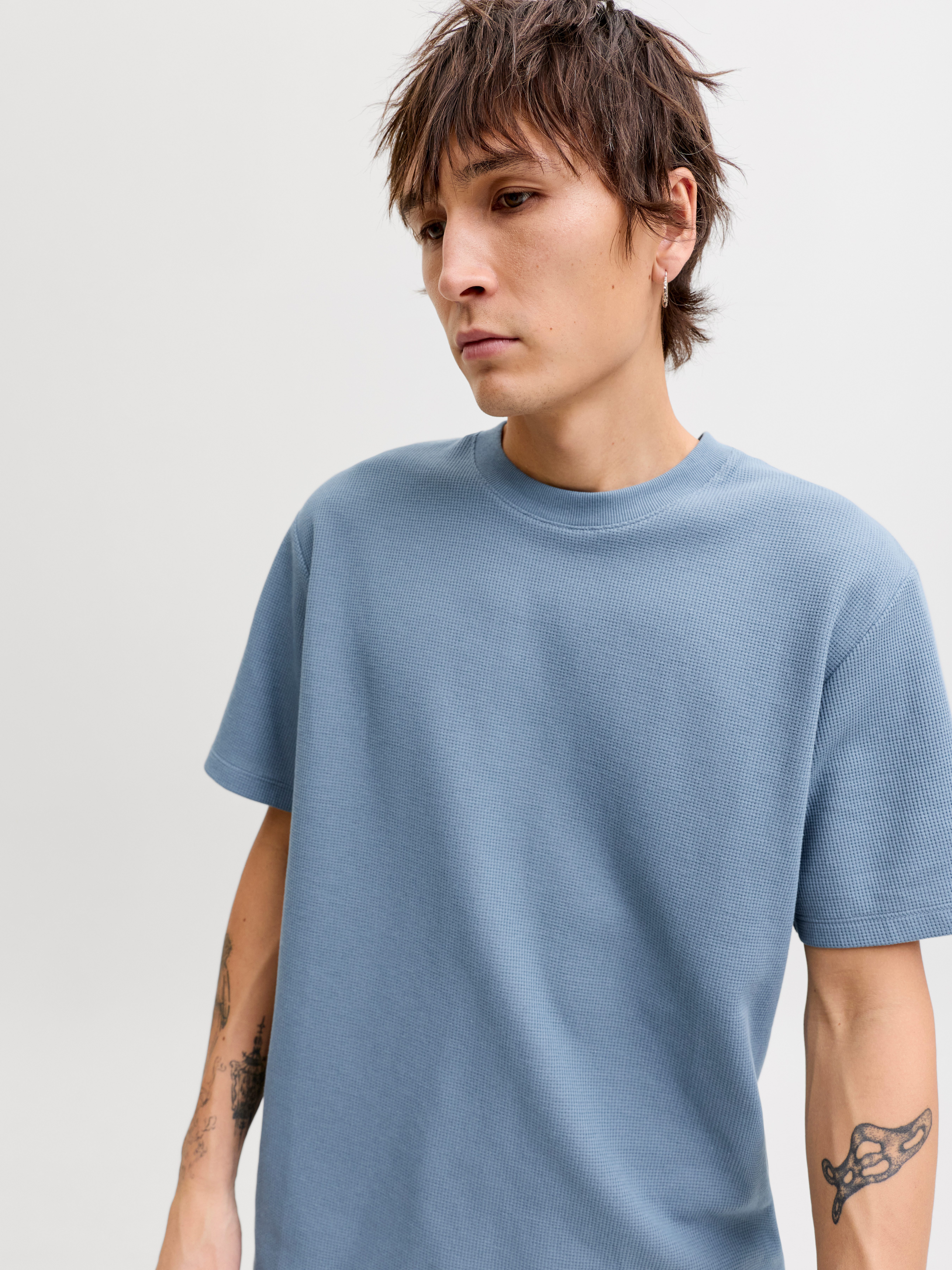 Jack & Jones Rundhalsshirt JJEAUSTIN TEE SS NOOS Materialmix, relaxed fit