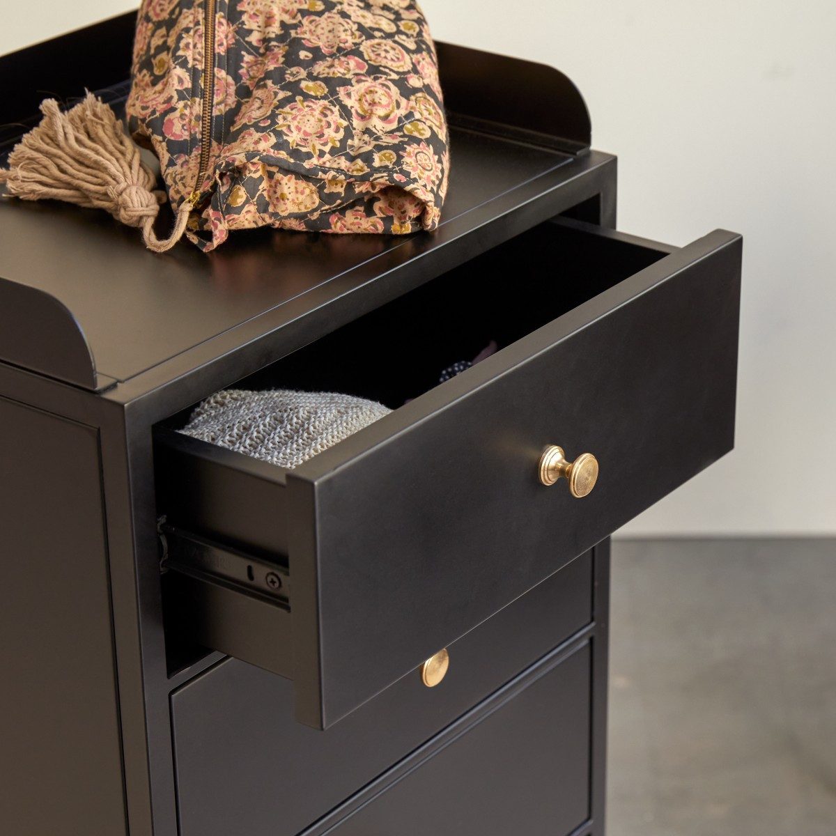 Tikamoon Kommode Kommode aus lackiertem Metall mit 5 Schubladen Anika