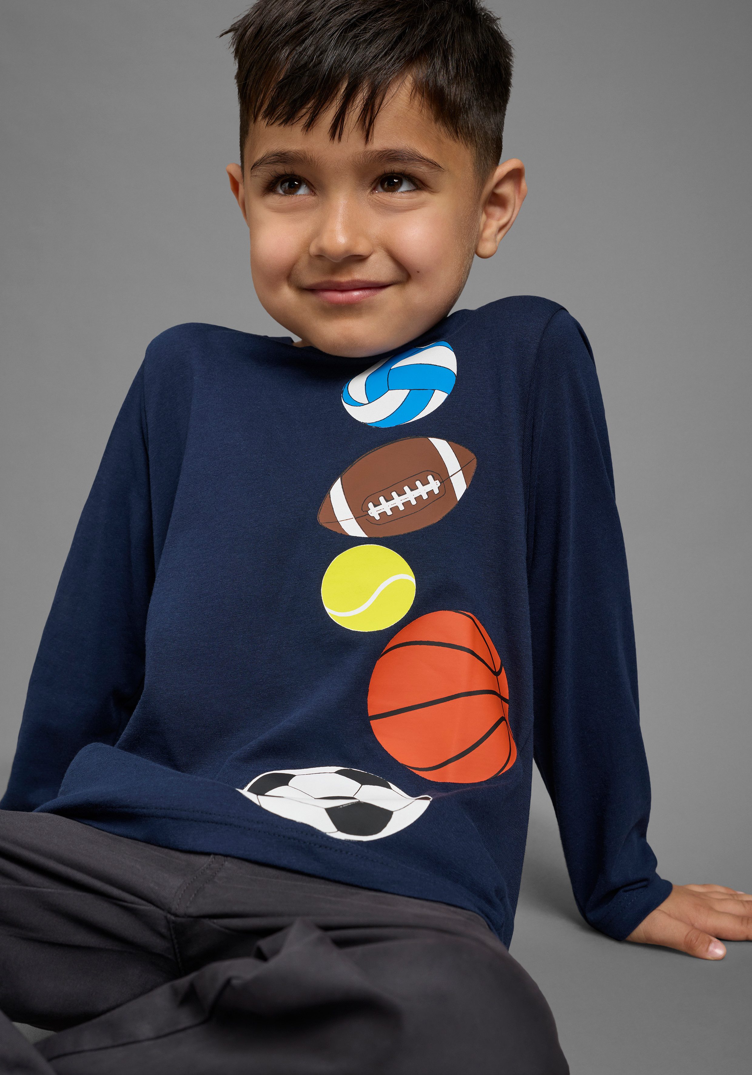 KIDSWORLD Langarmshirt Shirt mit tollem Bälle Druck Shirt mit Ball-Druck, Basic-Passform, Langarm, mit Rundhalsausschnitt