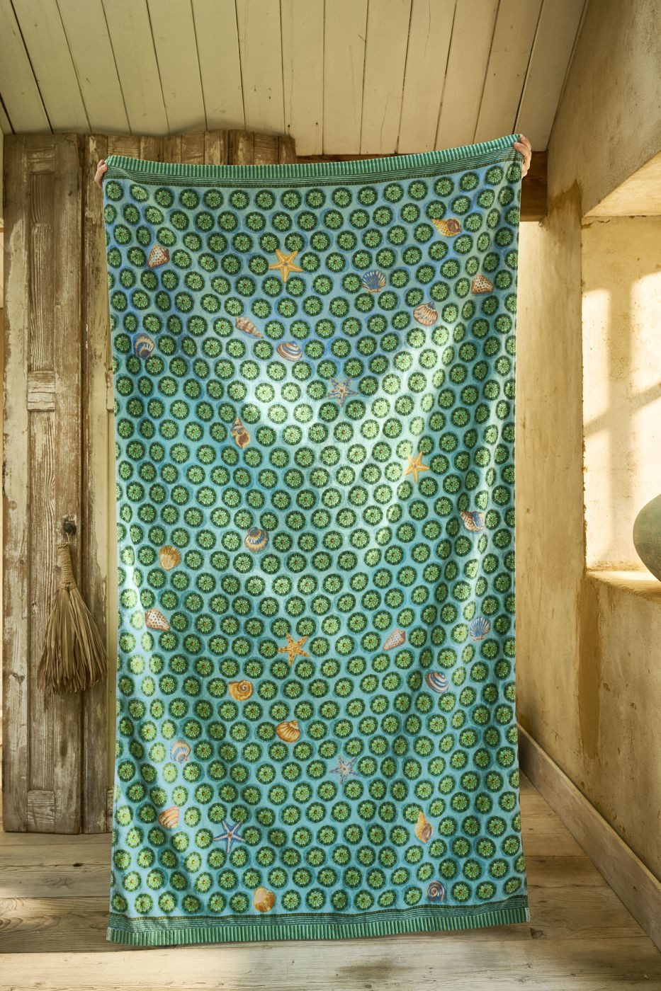 PiP Studio Strandtuch Strandtuch PIP Sea Dots Beachtowel Green 100x180 Grün, (1-St), Sport, Strand & Badehandtuch Liegetuch Saunatuch