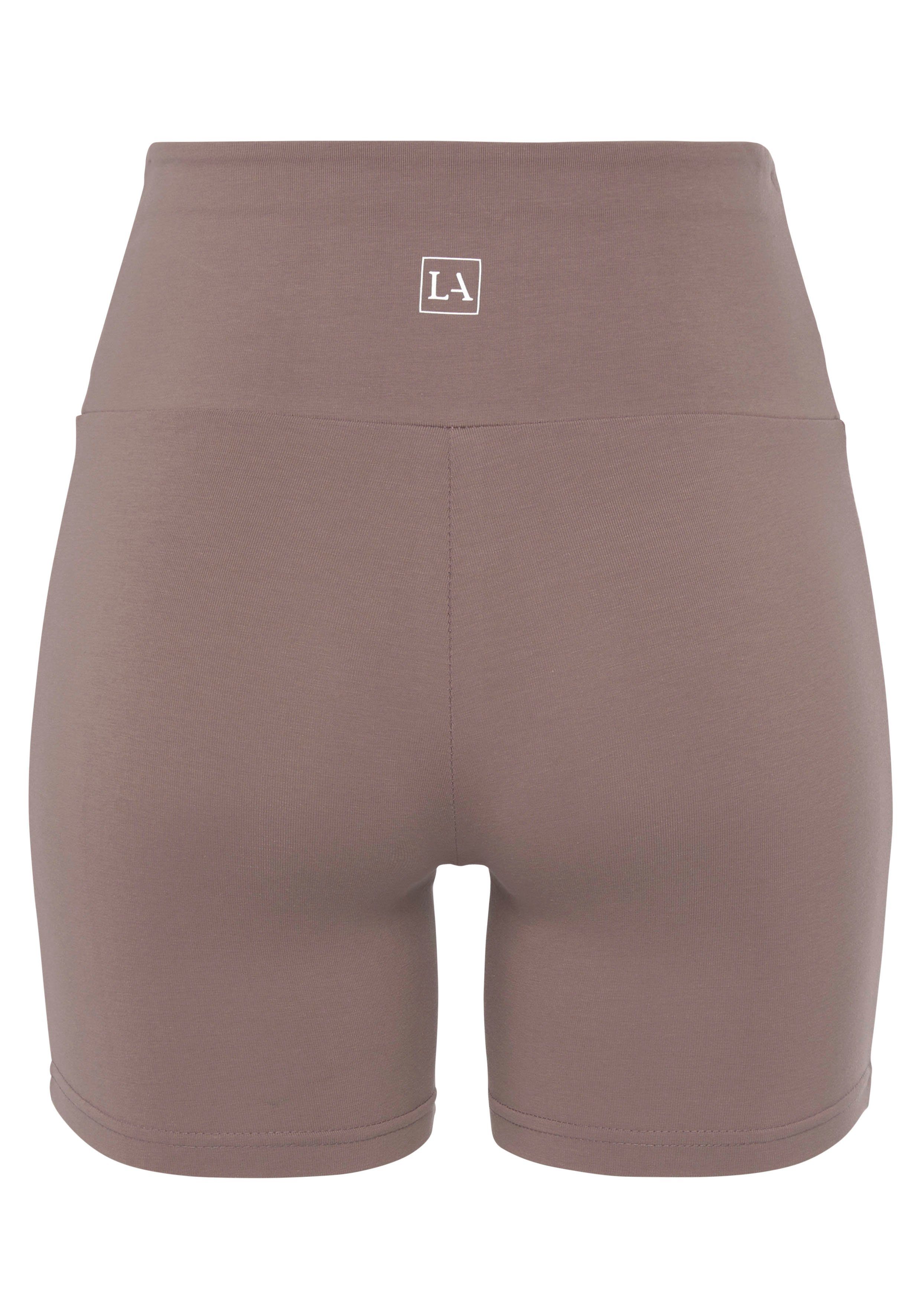 LASCANA Shorts mit breitem Bündchen und Logodruck, Loungewear – Bild 4 von 5