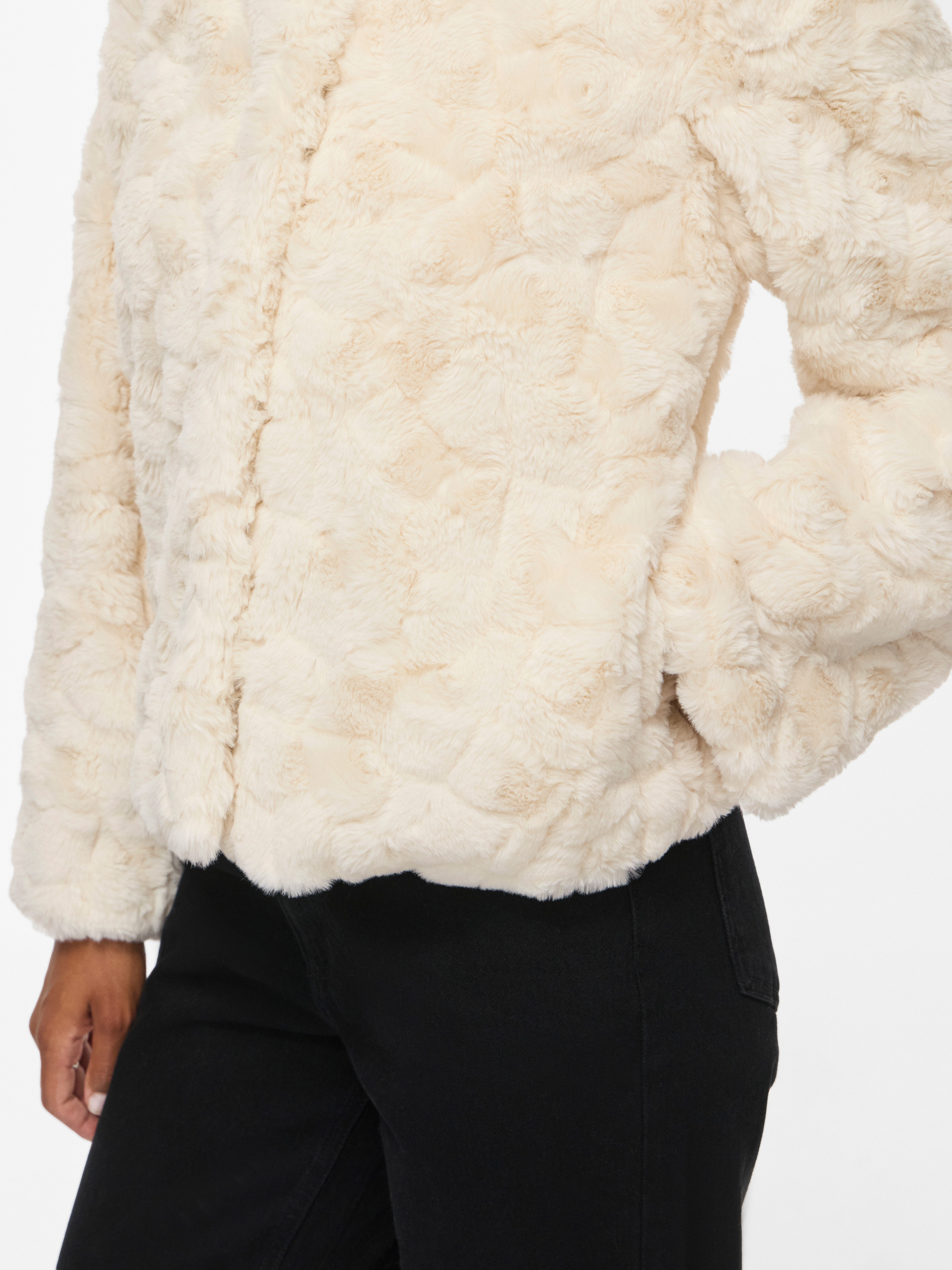 Vila Kurzjacke VIDORTE NEW L/S JACKET/PB Aus Kunstfell mit Knopfleiste – Bild 5 von 5