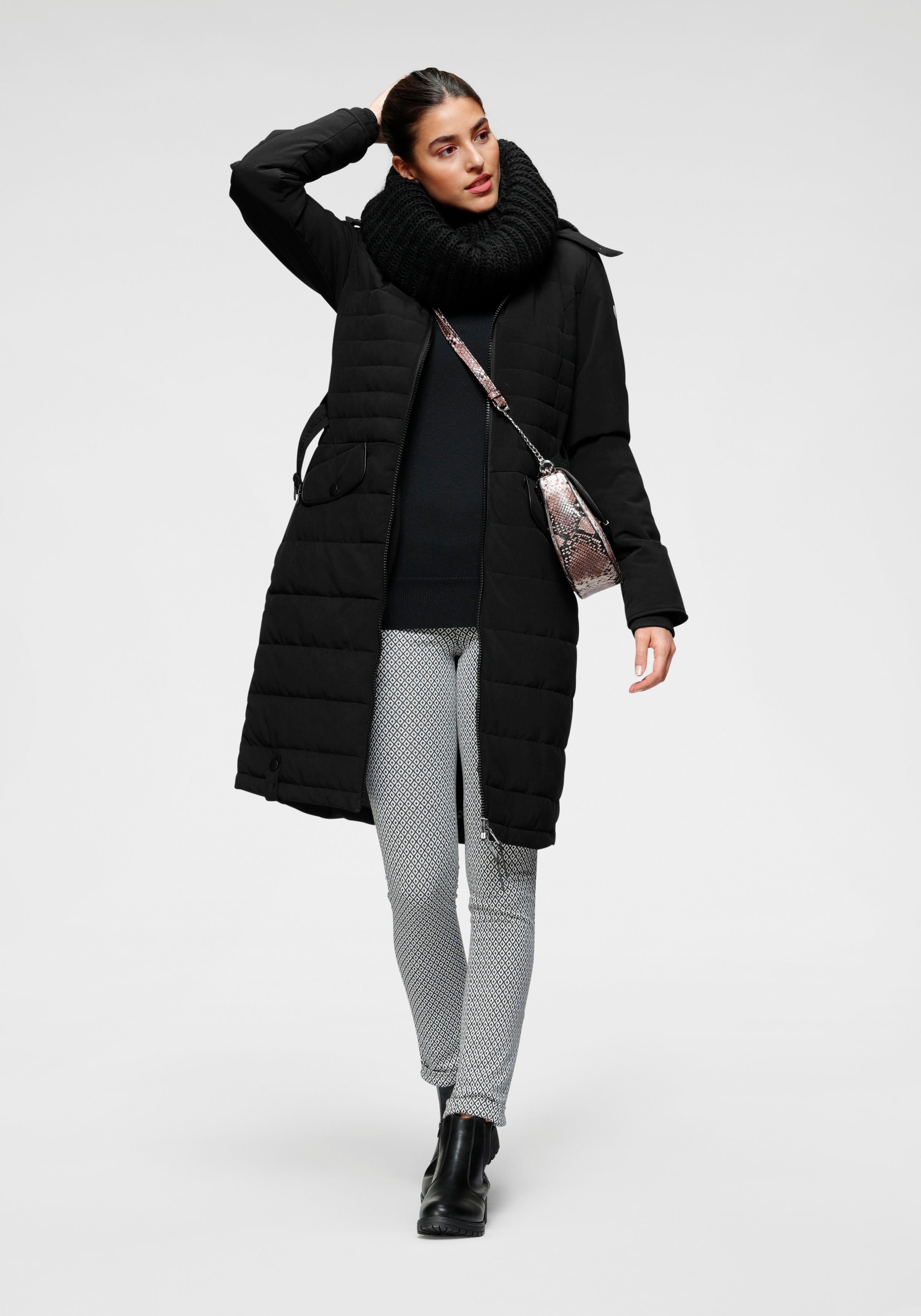 black Gürtel ALPENBLITZ Oslo nachhaltigem & Steppmantel long aus auf (Jacke abnehmbarer Kuschel-Kapuze dem Markenprägung Material) Mantel mit