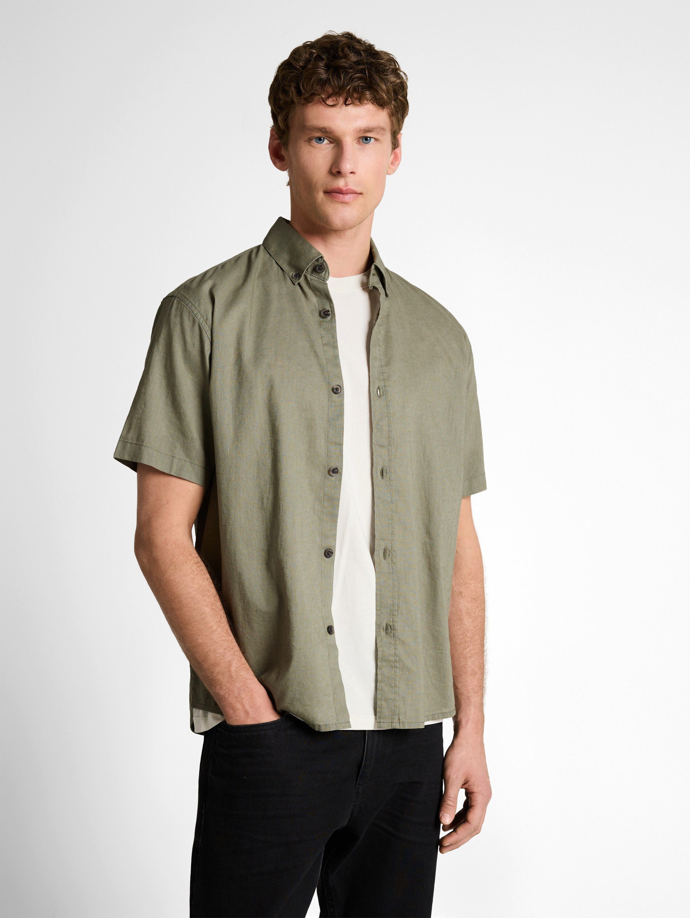 TOM TAILOR Denim Kurzarmshirt mit Leinen und Button-Down-Kragen