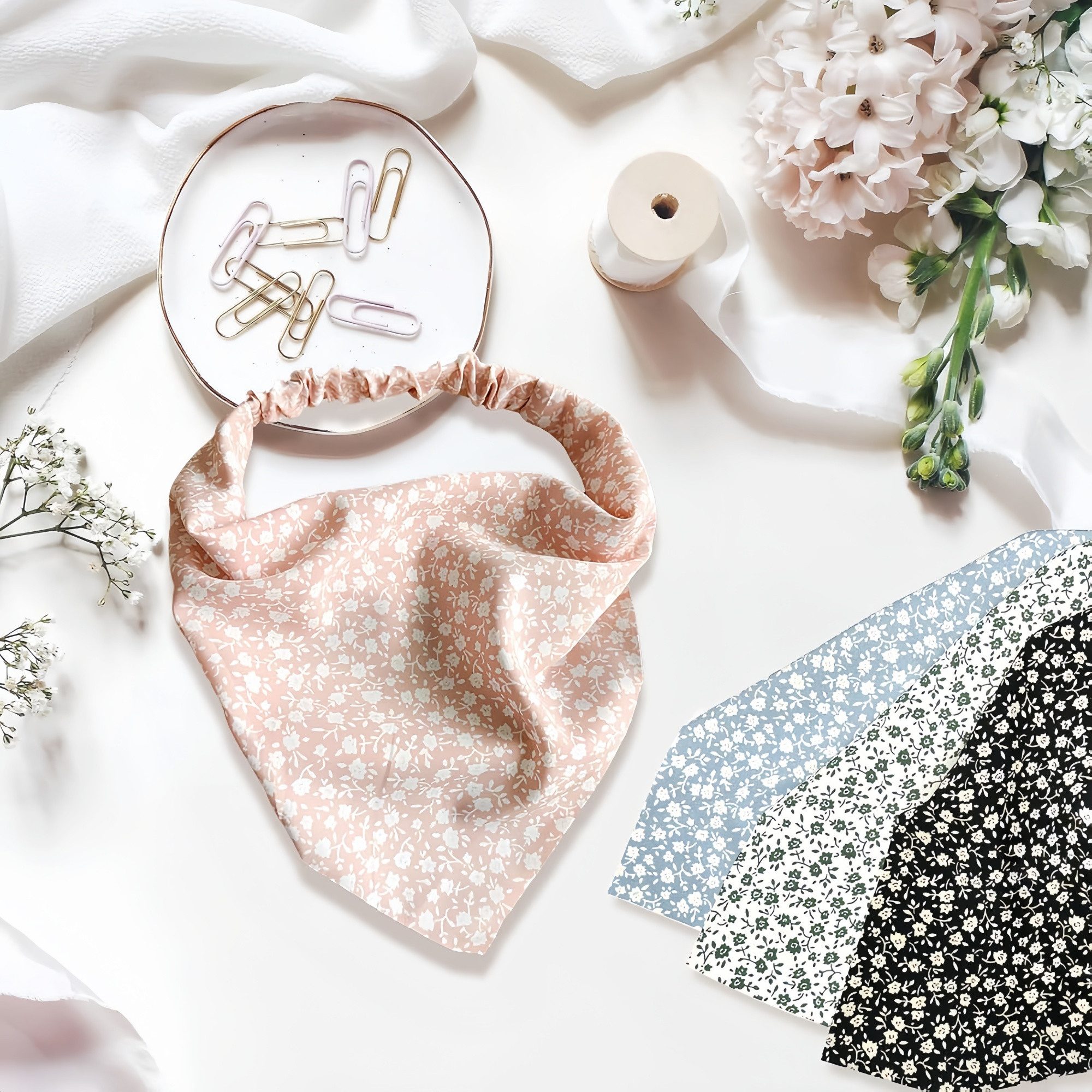 FOUORTUNATE-BEE Seidentuch 4 Damen-Haarbänder mit Gänseblümchen im Boho-Stil, (4-St), Boho-Haarbänder für Damen & Mädchen – 4er-Set mit Blüten