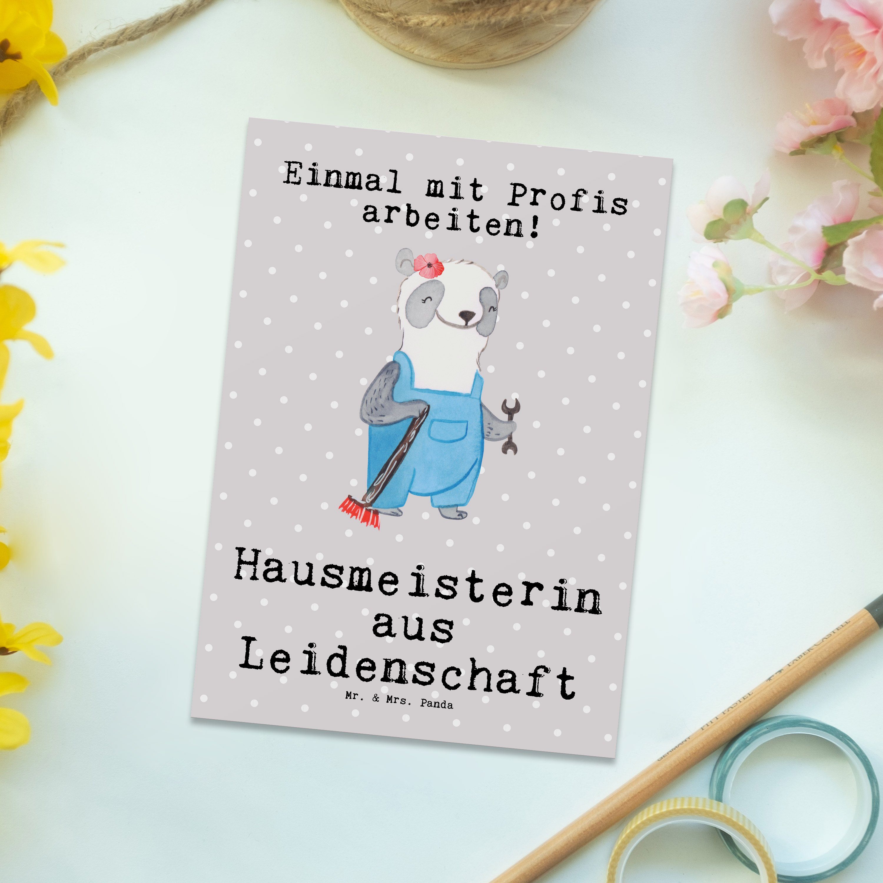 Ha - Mr. Mrs. Panda Pastell aus Hausmeisterin & Grau Leidenschaft - Geschenk, Kollege, Postkarte