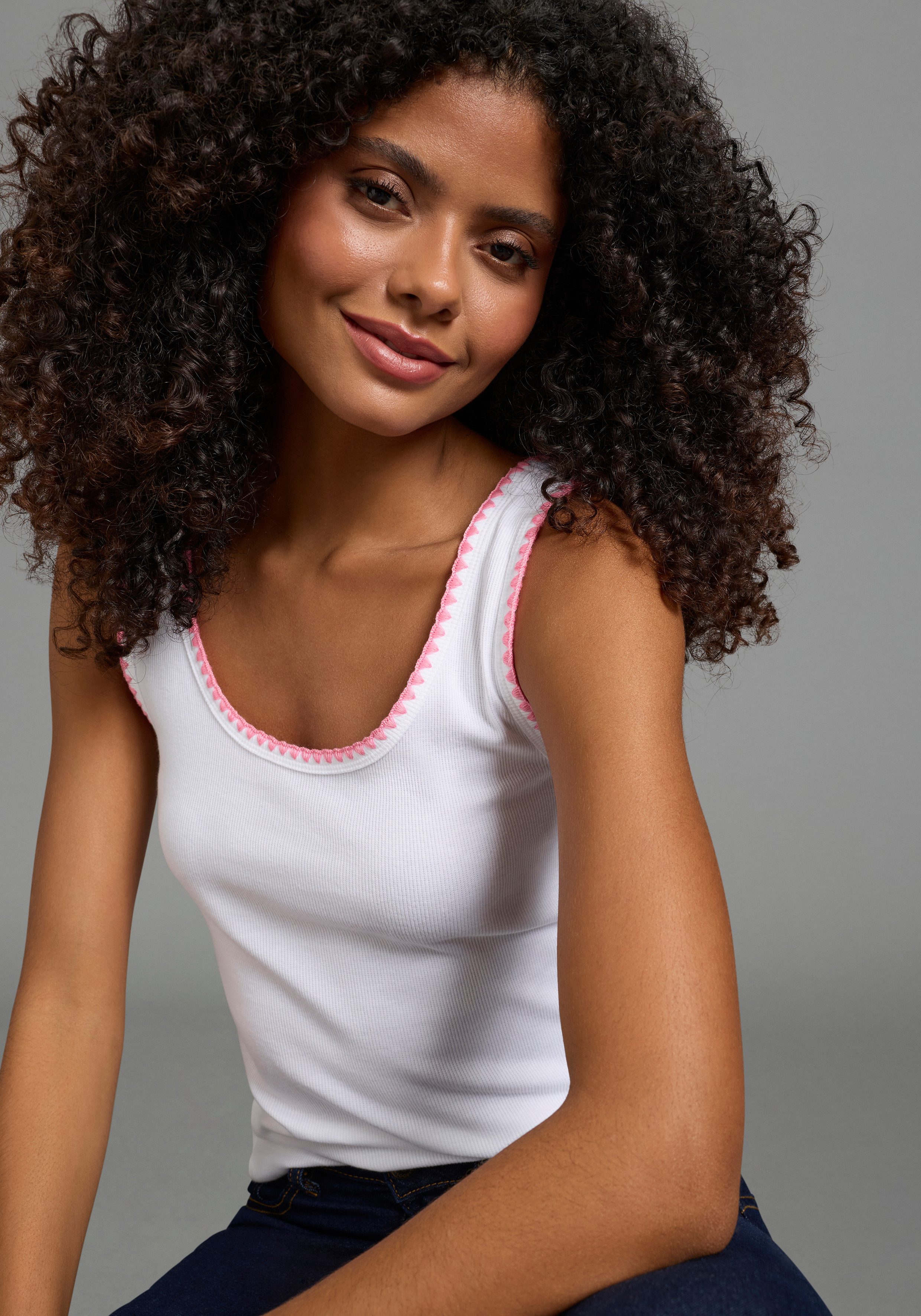 KangaROOS Trägertop hüftlang, figurbetonte Passform, aus Baumwolle und Elasthan. € 19,99, (€ 19,99 pro 1 Stk).