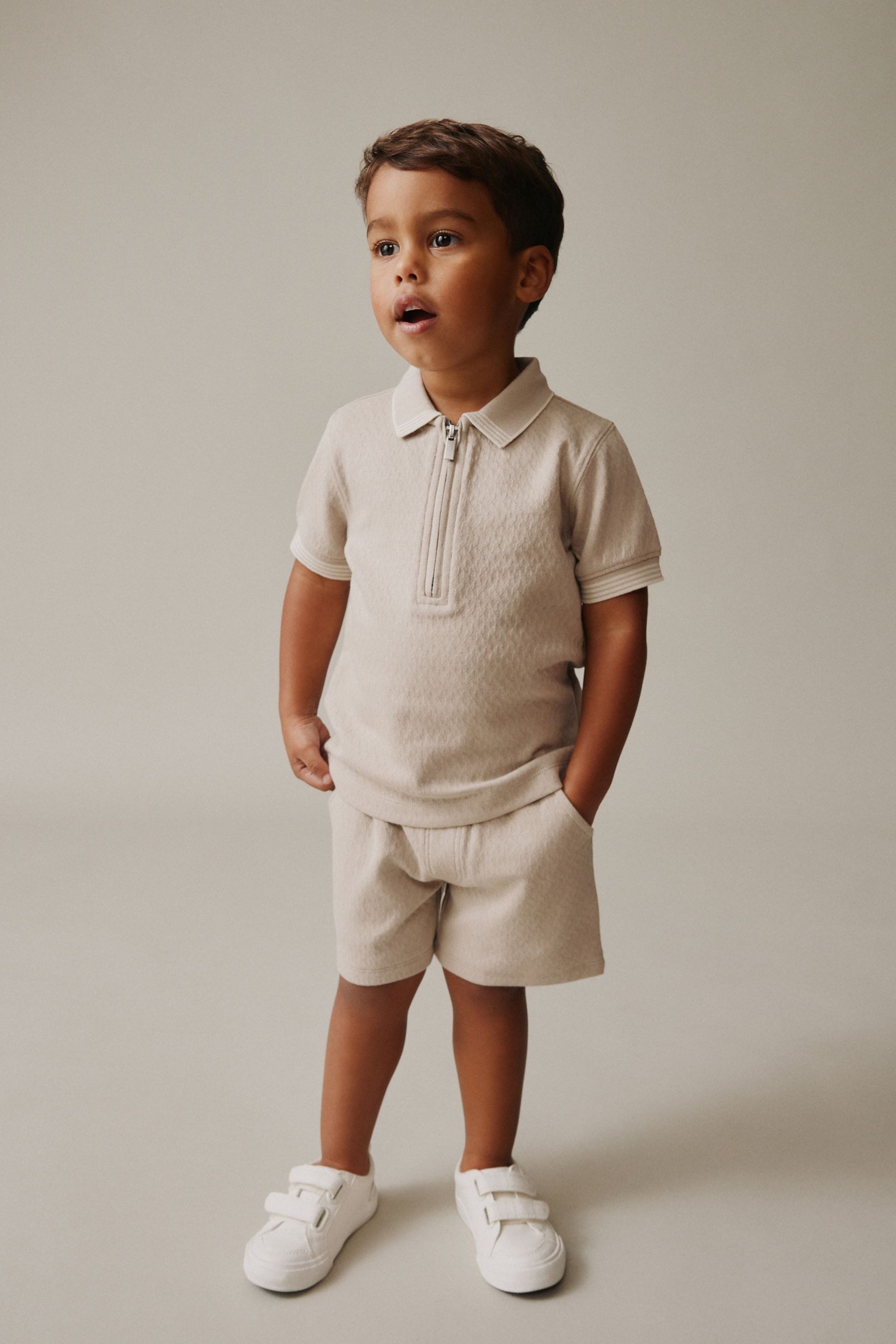 Next Shirt & Shorts Kurzarm-Polohemd mit Reißverschluss und Shorts (2-tlg)