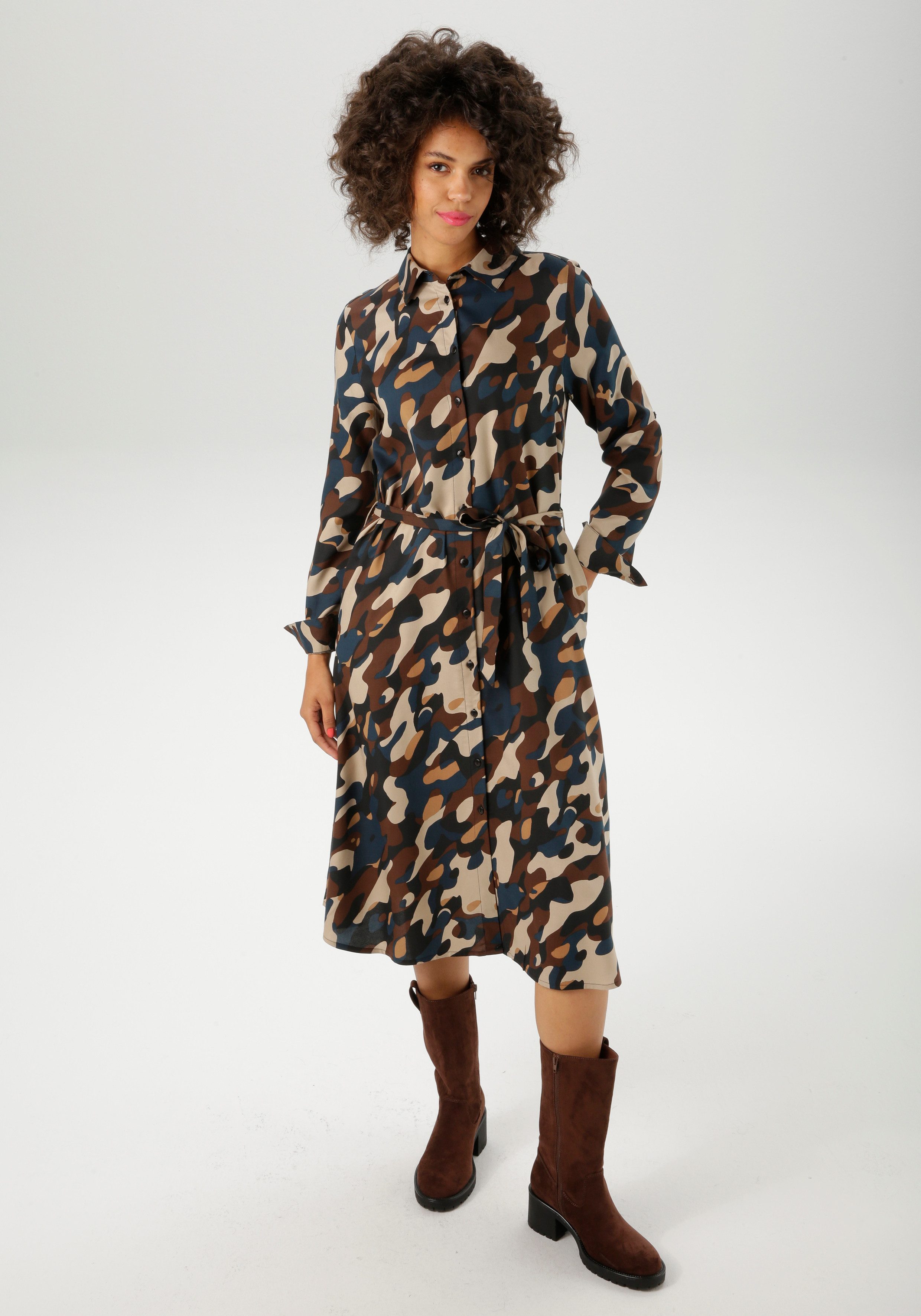 Aniston CASUAL Blusenkleid (mit abnehmbarem Bindegürtel) mit trendfarbigen, grafischen Druck im Military-Look - NEUE KOLLEKTION