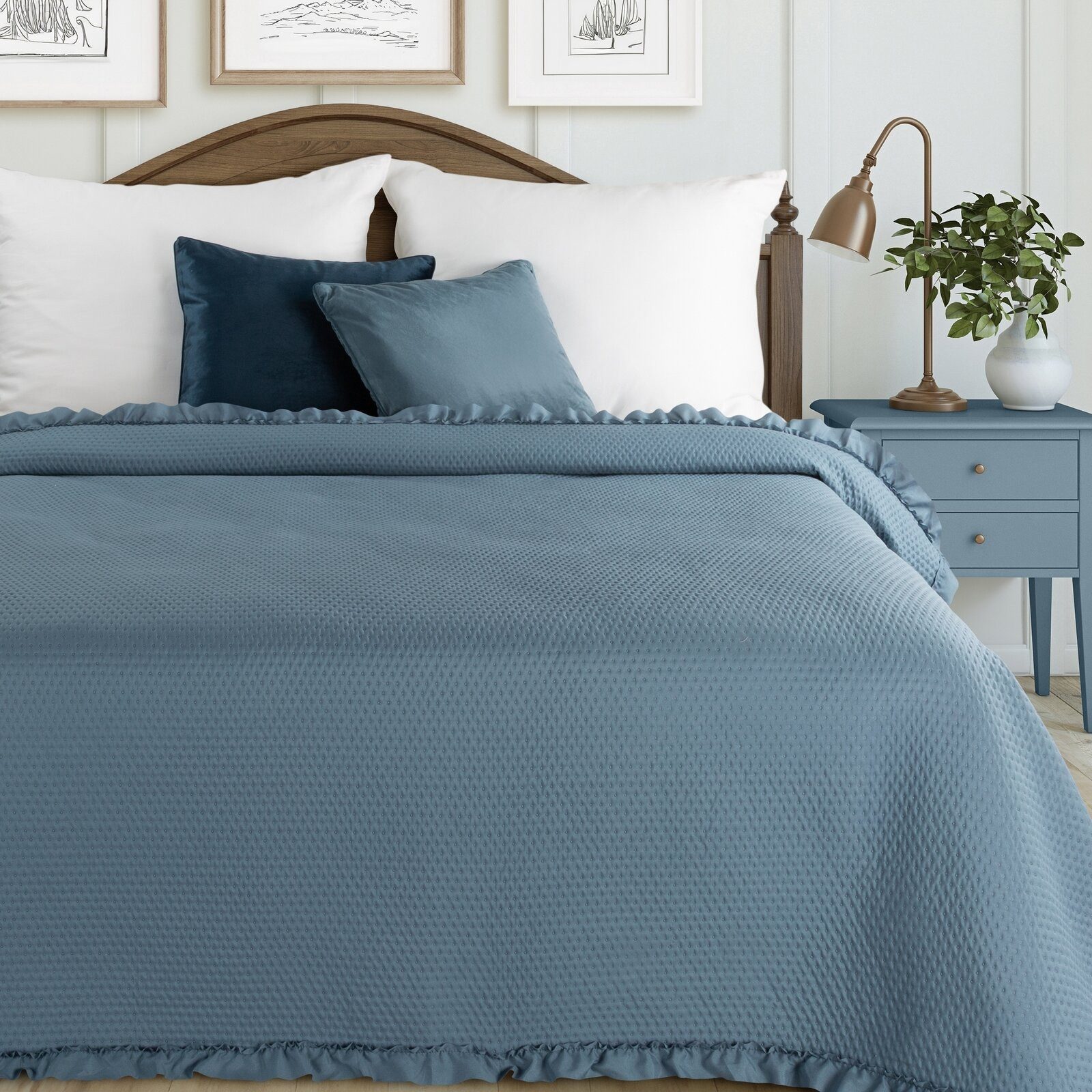 Design91 Tagesdecke BELLA RÜSCHE, Bettüberwurf mit Rüschen, elegante Tagesdecke, weiche Struktur