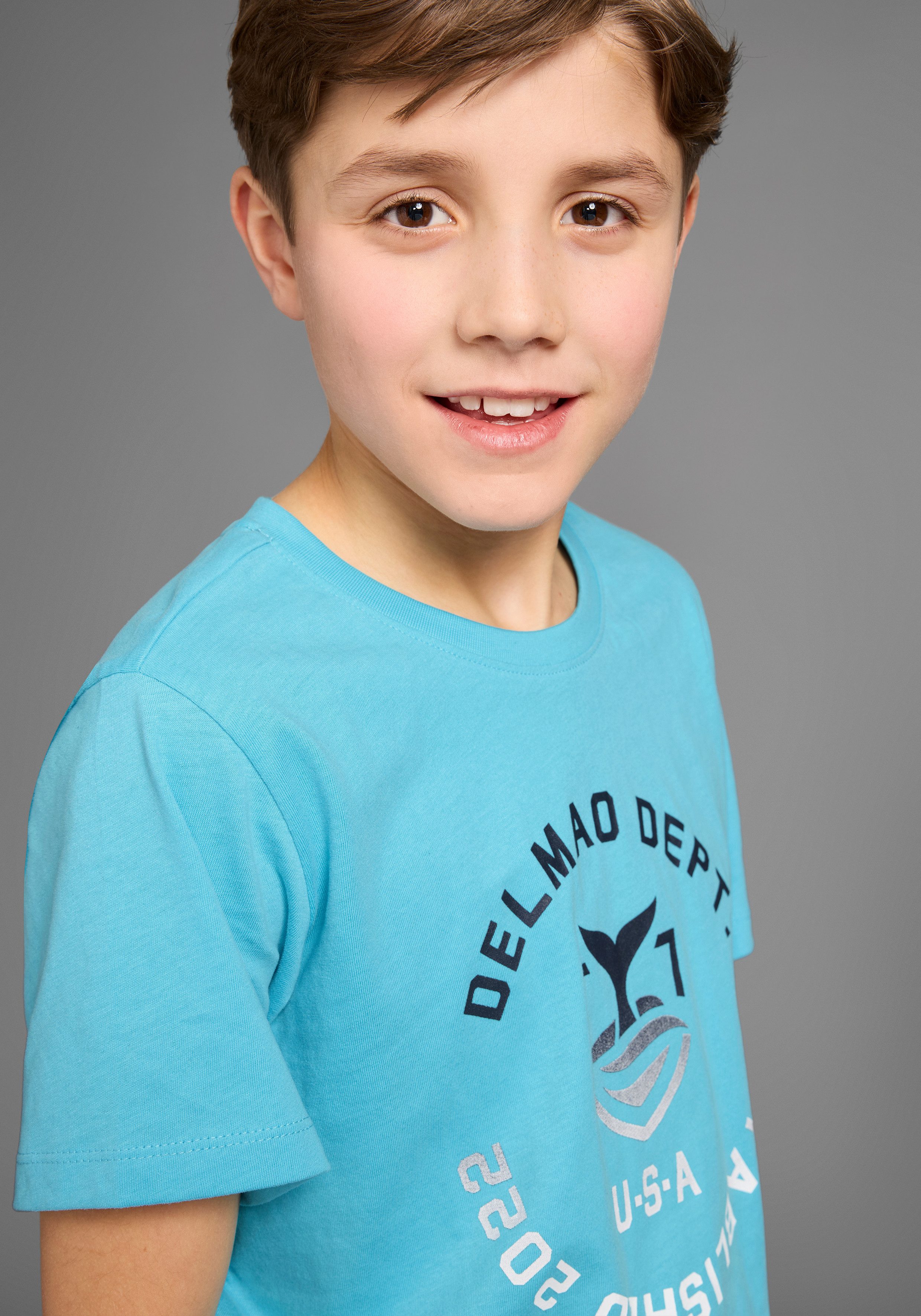 DELMAO T-Shirt mit Logo-Print für Jungen Kurzarm, Basic-Passform, mit Logodruck, Rundhalsausschnitt. Reduzierter Preis € 9,09. Unverbindliche Preisempfehlung € 12,99, (€ 9,09 pro 1 Stk)