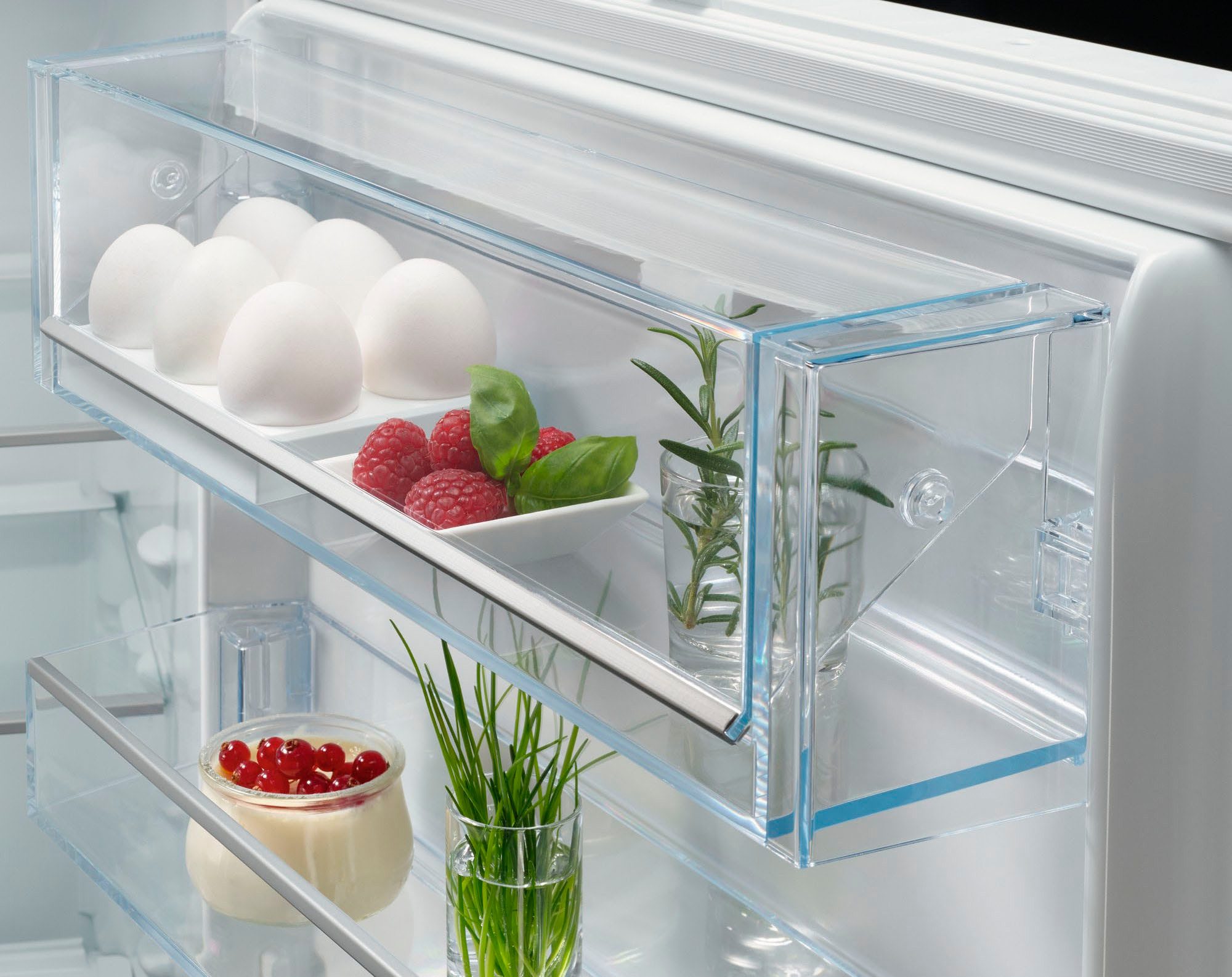 AEG Einbaukühlschrank Serie 5000 OSK5O88EE, 88,1 cm hoch, 58,8 cm breit, 142 Liter, variable Glasablagen, LED-Beleuchtung, Dekorfähig – Bild 4 von 5