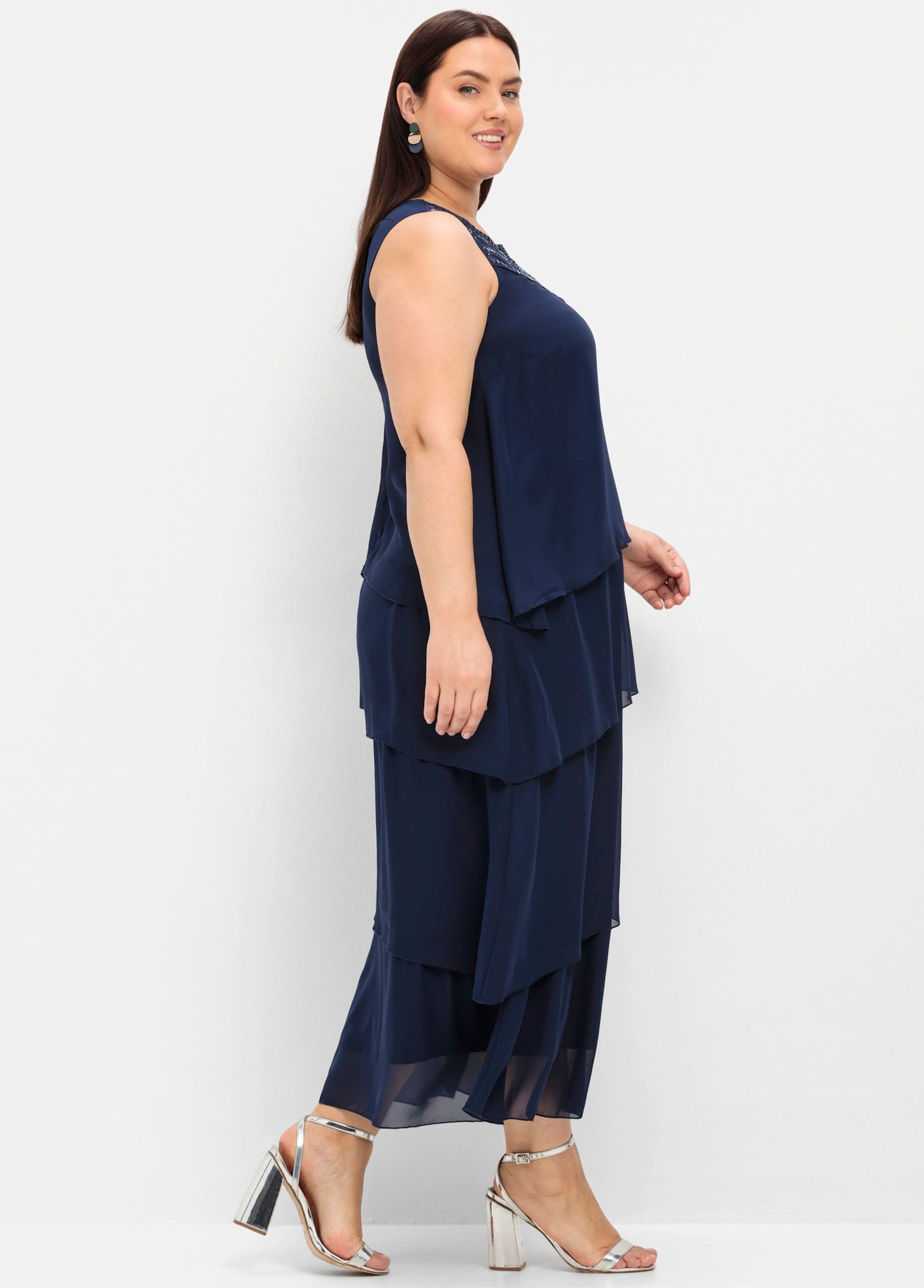 Sheego Etuikleid Abendkleid Ärmellos in figurumspielender Form
