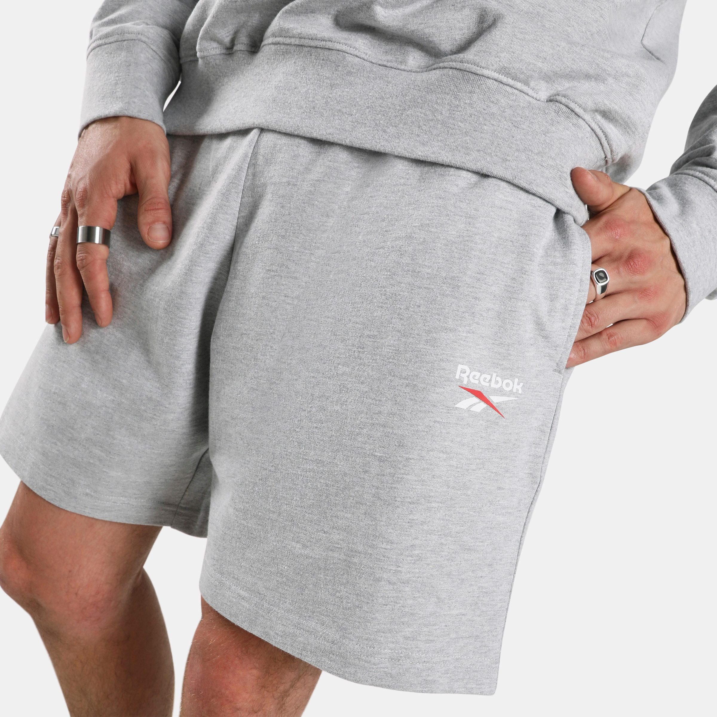 Reebok Sweatshorts ID SMALL LOGO SHORTS Sweatshorts für Sommermode und Frühlingsmode, in den Größen S bis XXL