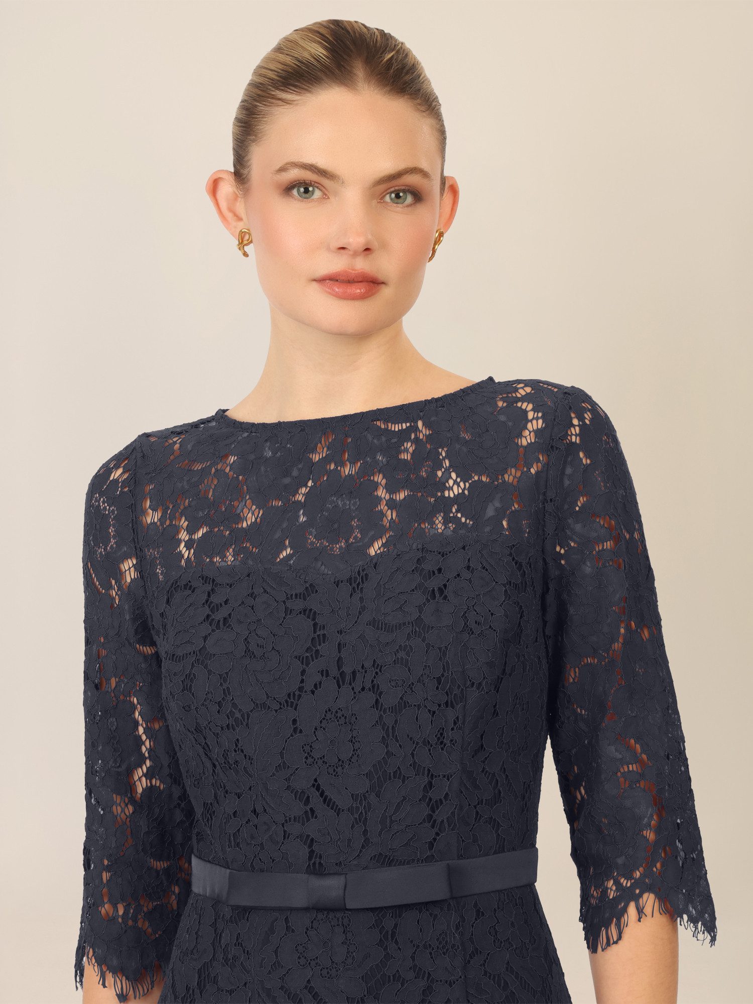 Apart Abendkleid mit Schleifen-Gürtel