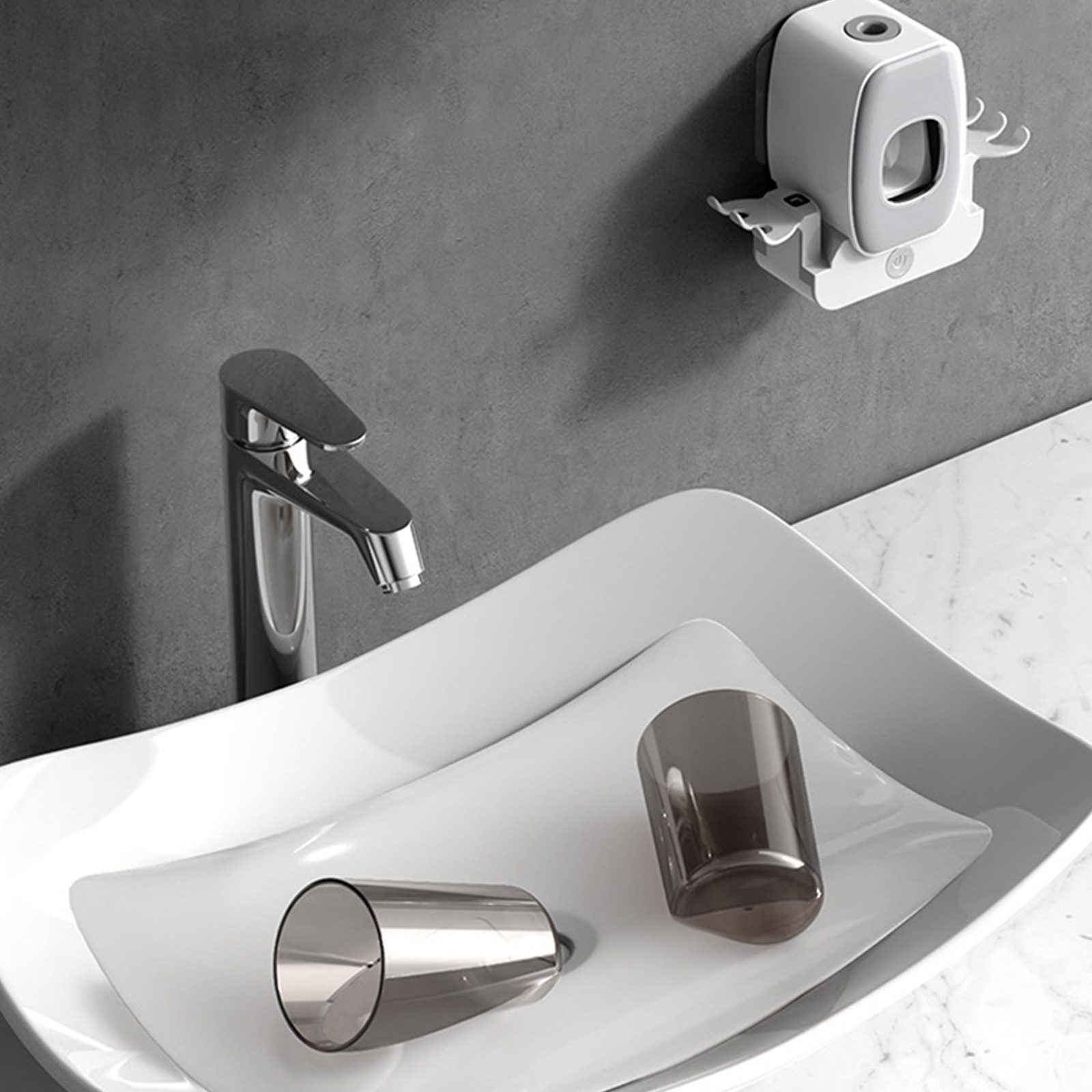 OKWISH Zahnbürstenhalter UV Desinfektions Zahnbürstenhalterset Zahnpastaspender, (Wand montiert Zahnbürste Sterilisator Set, Zahnbürsten Sanitizer Halter mit 2 Gurgelbechern wiederaufladbar), für Waschtisch Badezimmer Wohnung Hotel usw.