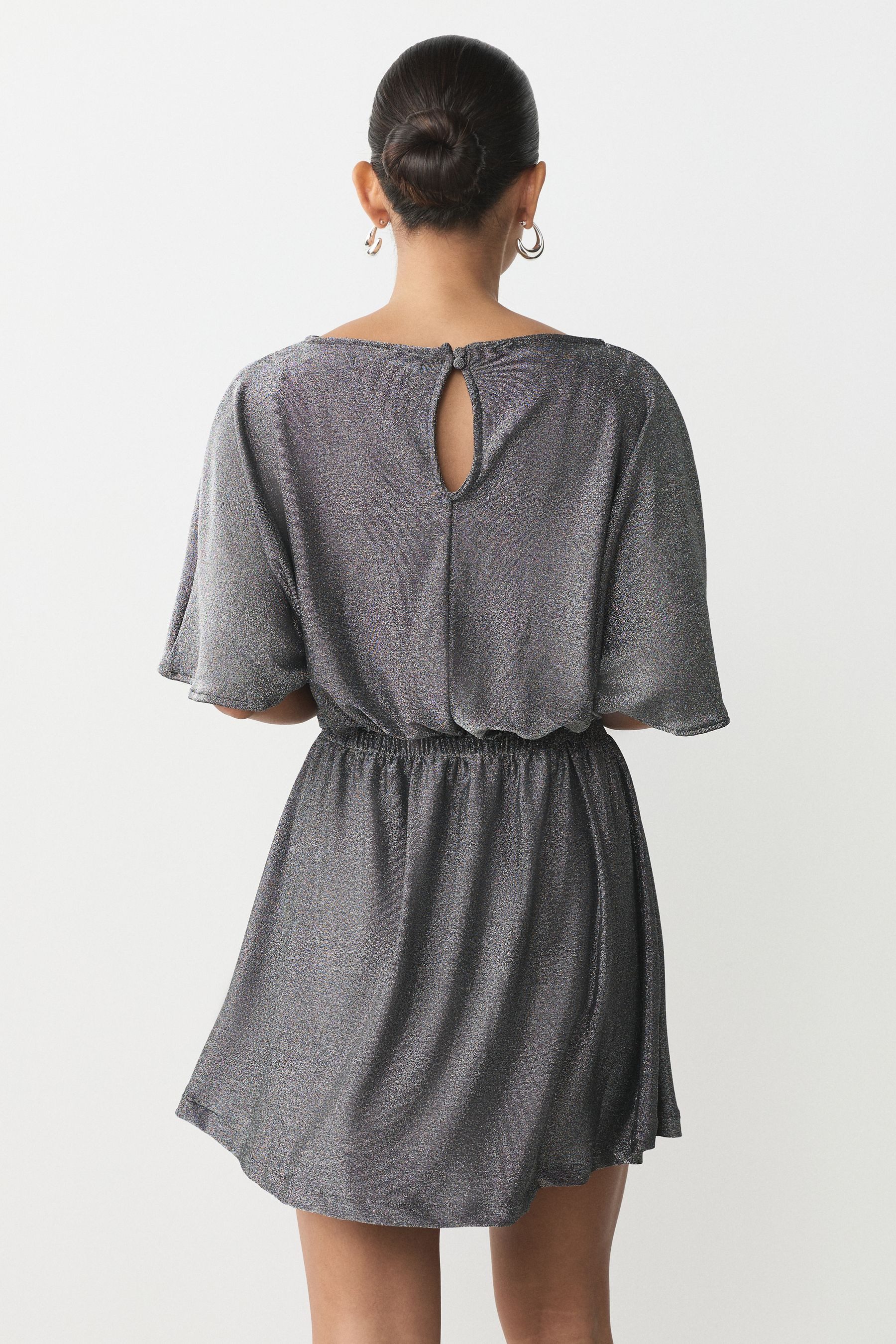 Next Jerseykleid Glitzer-Minikleid mit Flatterärmeln (1-tlg)