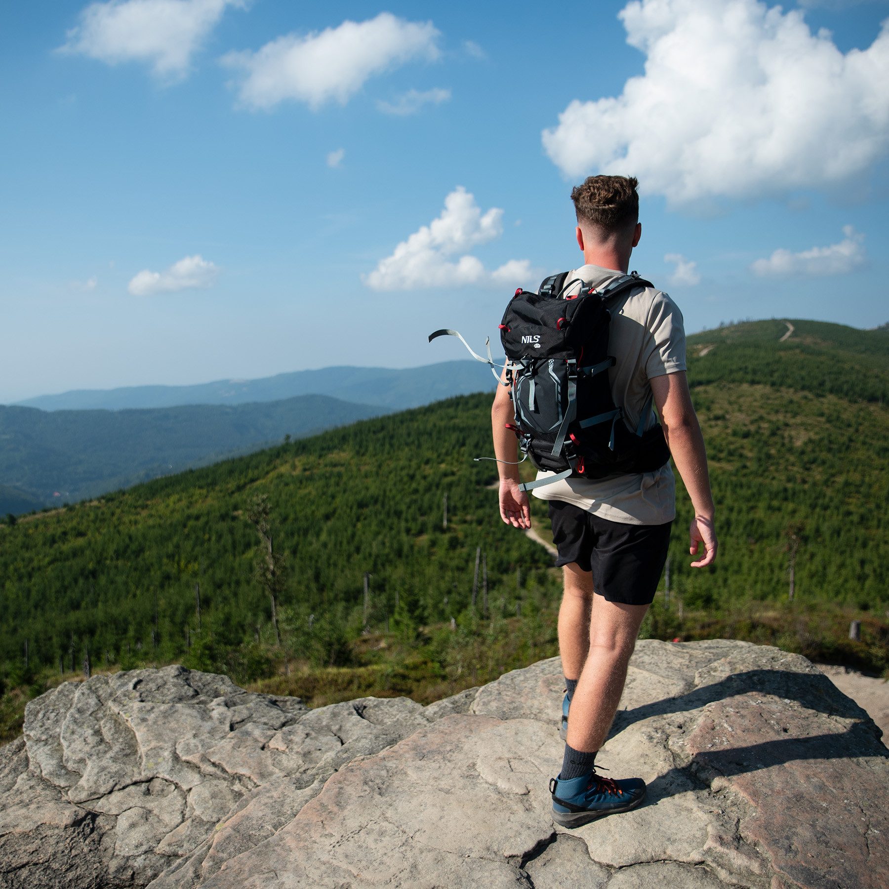 NILS CAMP Trekkingrucksack Wanderrucksack "Northlake" Black Rucksack 30L+10 günstig online kaufen