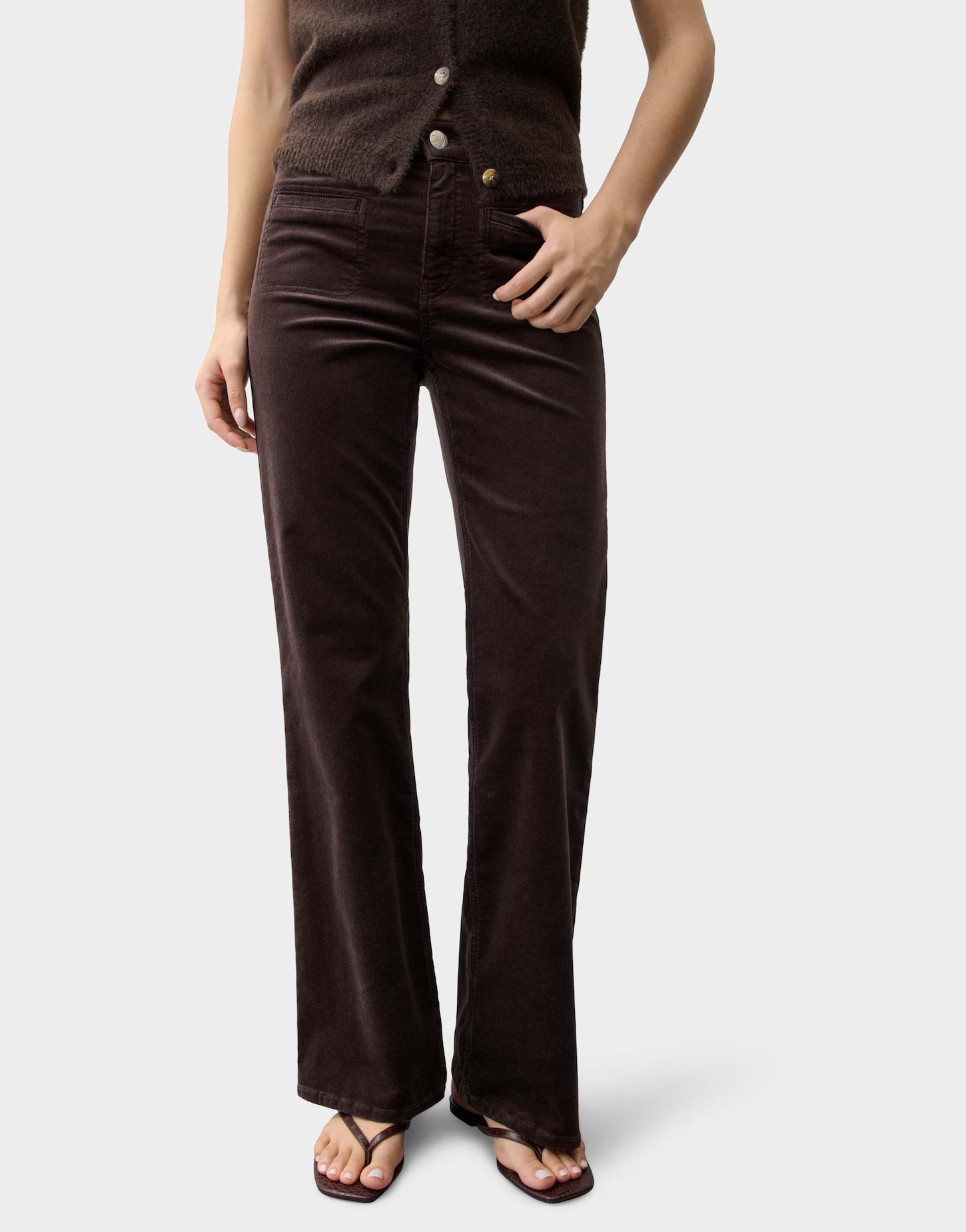 OPUS PANTS Bootcut-Jeans Melly fresh aus weichem Feincord Leicht ausgestelltes Bein mit samtiger Oberfläche und Ziertaschen