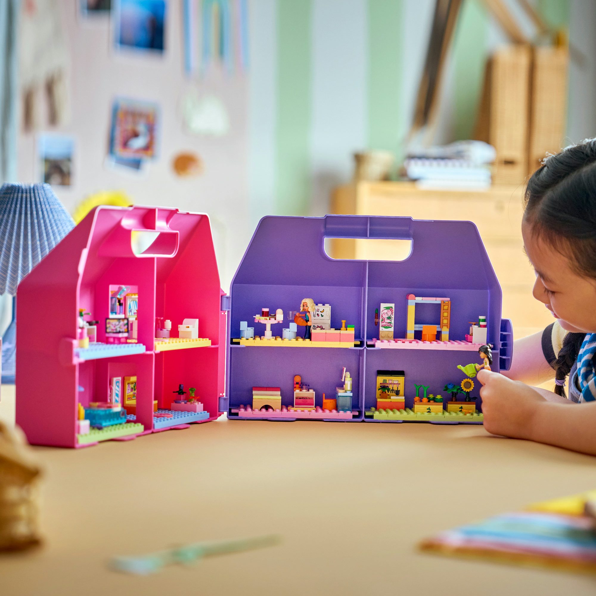 LEGO® Kreativer Puppenhauskoffer (42697), LEGO Friends Konstruktionsspielsteine, (355 St), Made in Europe