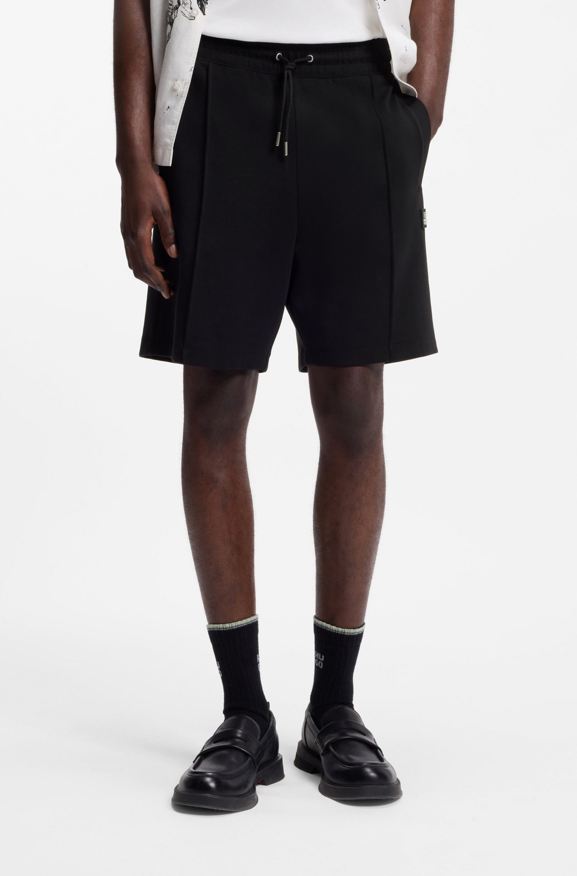 HUGO Sweatshorts Dimacshort Metal Logo Regular Fit, Baumwoll-Mix, Eingrifftaschen