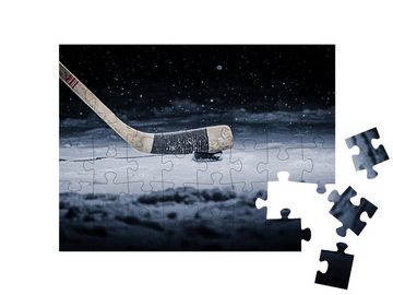 puzzleYOU Puzzle Hockeyschläger und Puck auf der Eisbahn, 48 Puzzleteile, puzzleYOU-Kollektionen Menschen, Eishockey