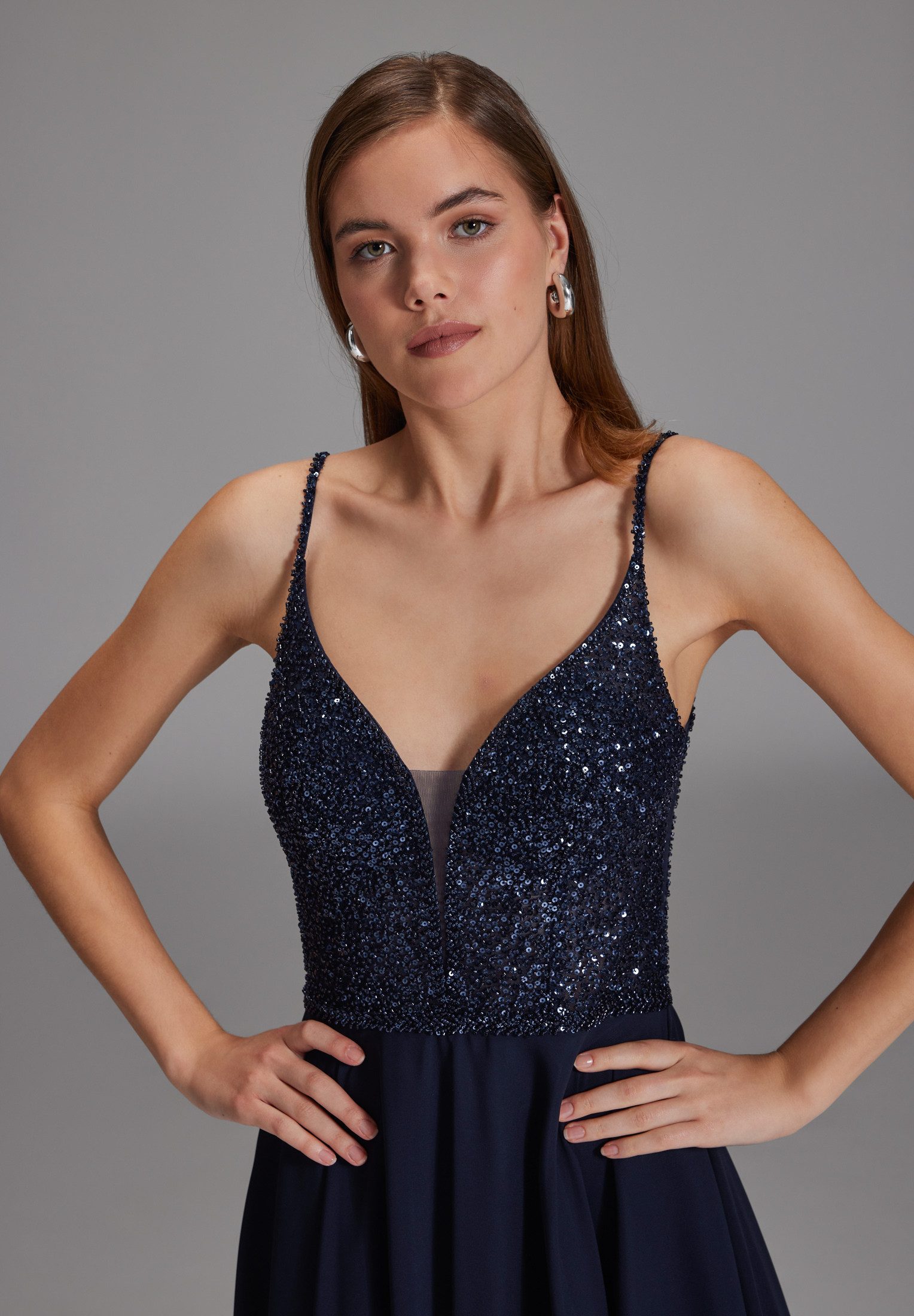Hey Kyla Cocktailkleid - Cocktailkleid aus Material-Mix Taillierter Schnitt mit ausgestelltem Rockteil
