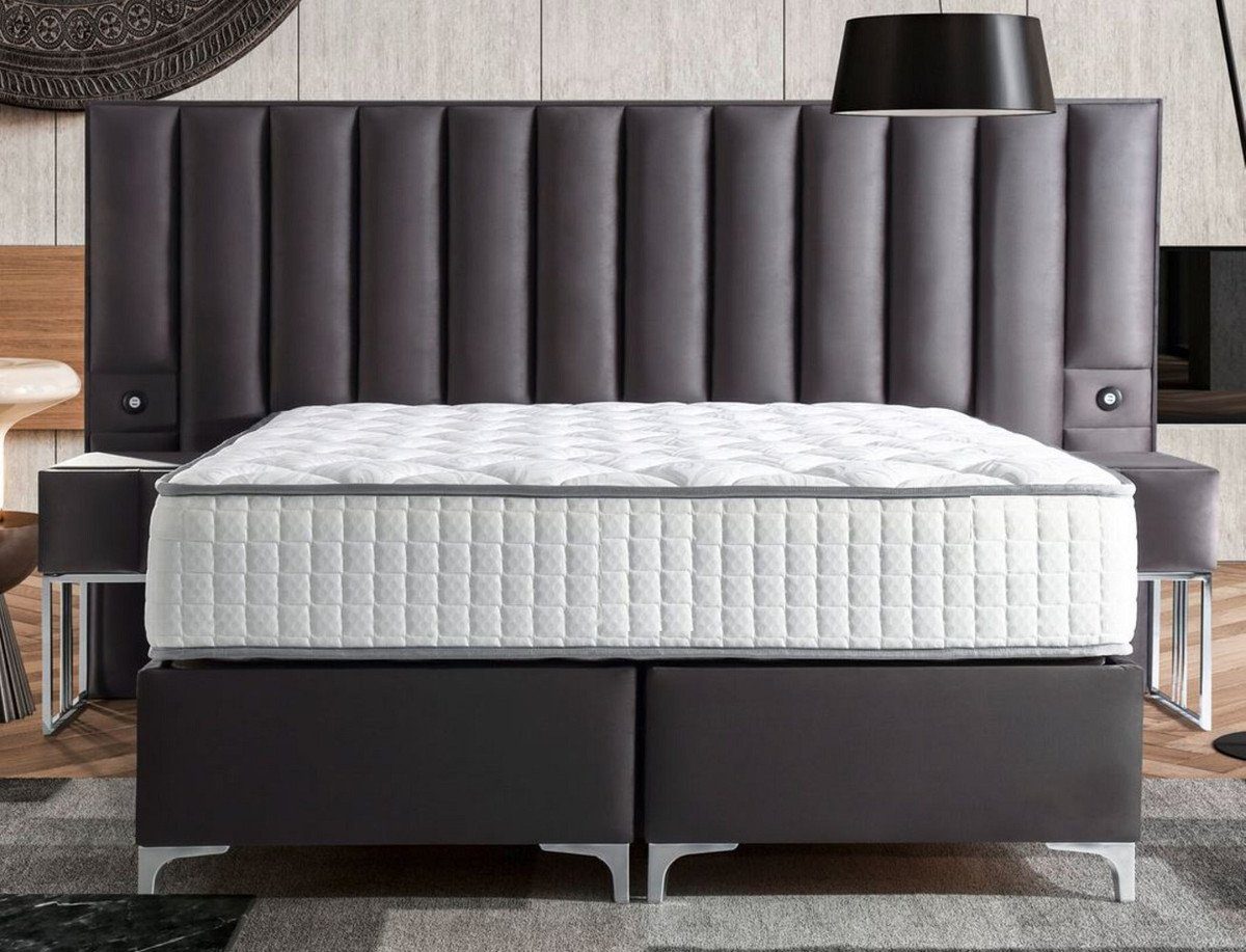 Casa Padrino Bett Casa Padrino Luxus Doppelbett Grau / Silber -  Verschiedene Größen - Massivholz Bett mit Kopfteil und Matratze -  Schlafzimmer Möbel - Hotel Möbel - Luxus Möbel