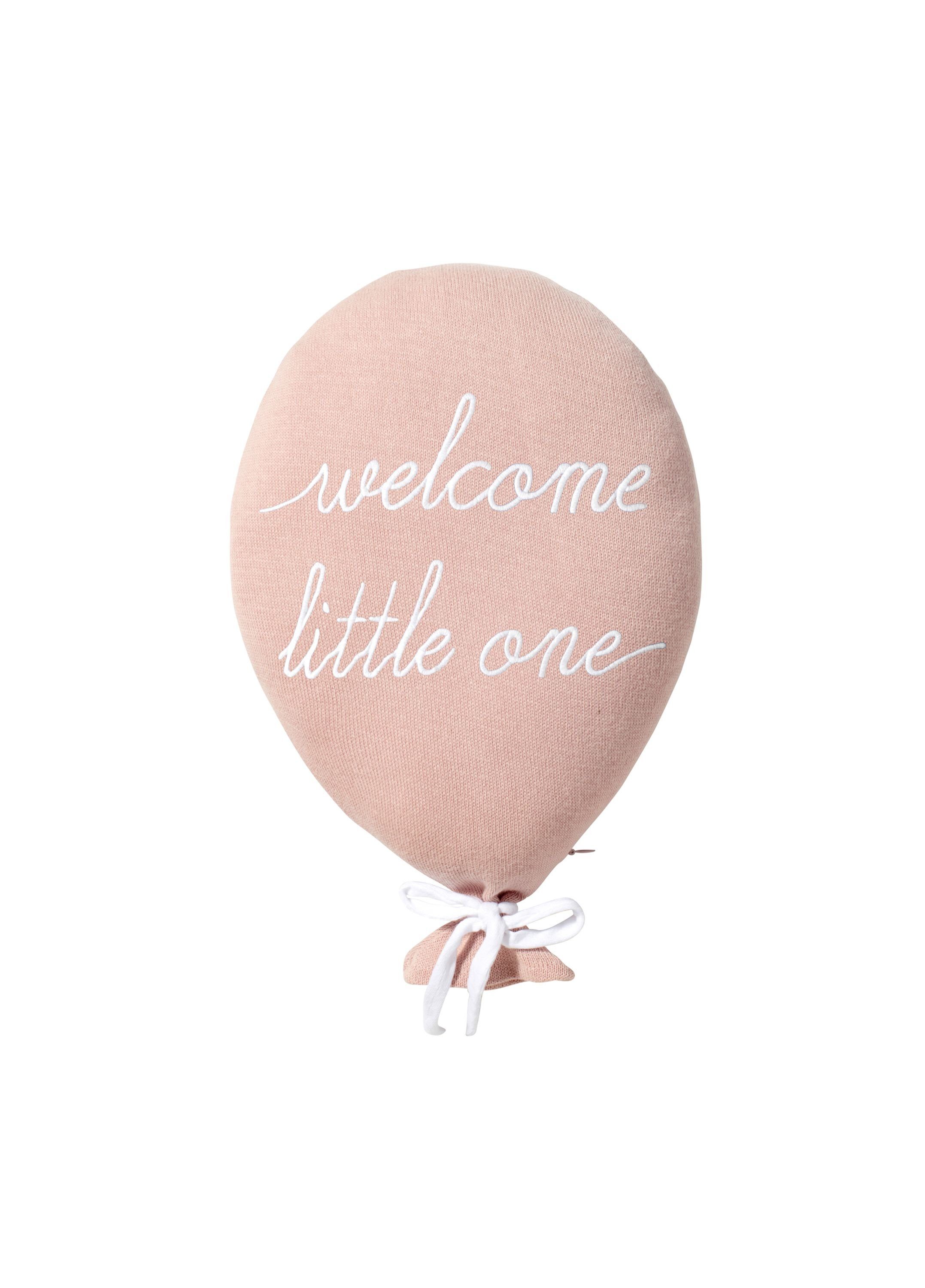 Nordic Coast Company Wanddekoobjekt, Dekokissen Ballon Rosa "Welcome Little One" aus 100% zertifizierte Baumwolle Bezug abnehmbar Wanddekoration Babykissen Junge Mädchen ideal als Geschenk