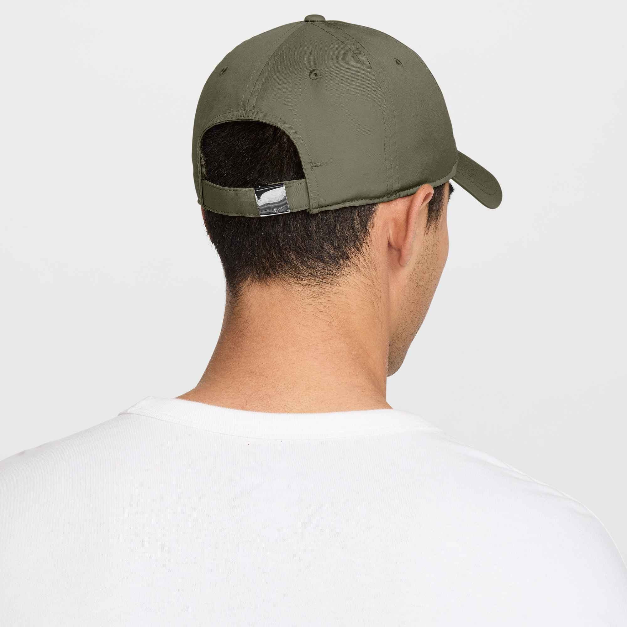 Nike Sportswear Baseball Cap U NK DF CLUB CAP U CB MTSWSH L mit gebogenem Schirm, mit Metall-Swoosh-Logo, mittelhohe Passform