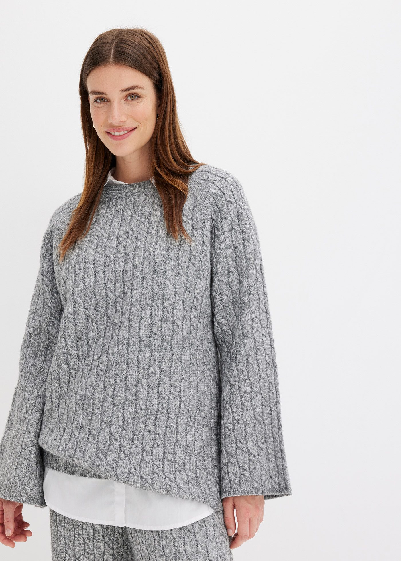 bonprix Strickpullover aus Polyester und Wolle, mit Rundhalsausschnitt, mit Zopfmuster