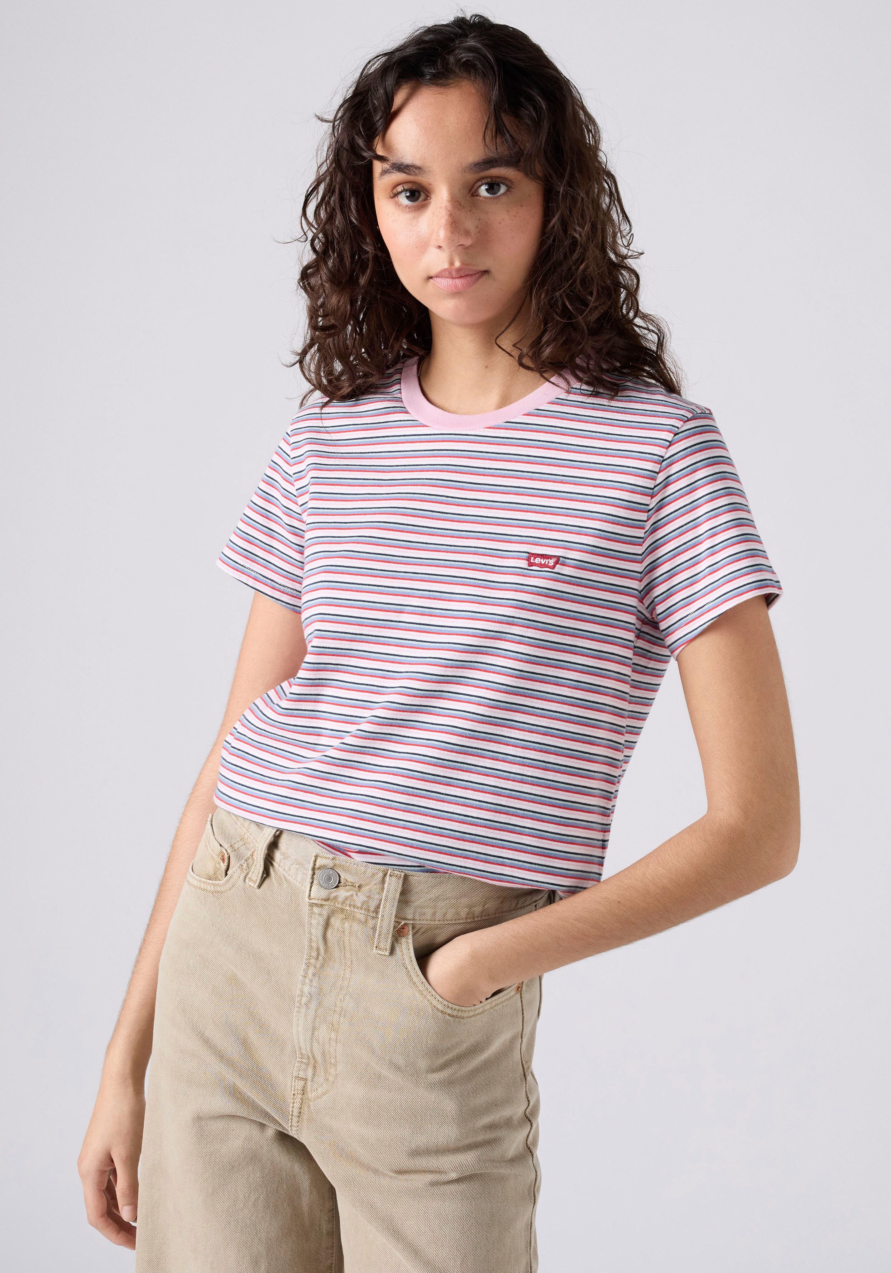 Levi's® T-Shirt PERFECT TEE mit kleiner Logo-Stickerei