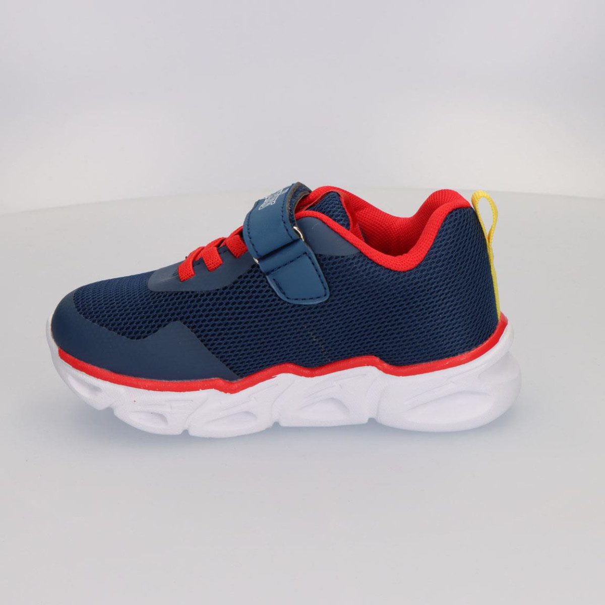 The AVENGERS Kinder Schuhe mit Licht Sportschuhe Freizeitschuhe sportliche Schuhe Sneaker (Packung)