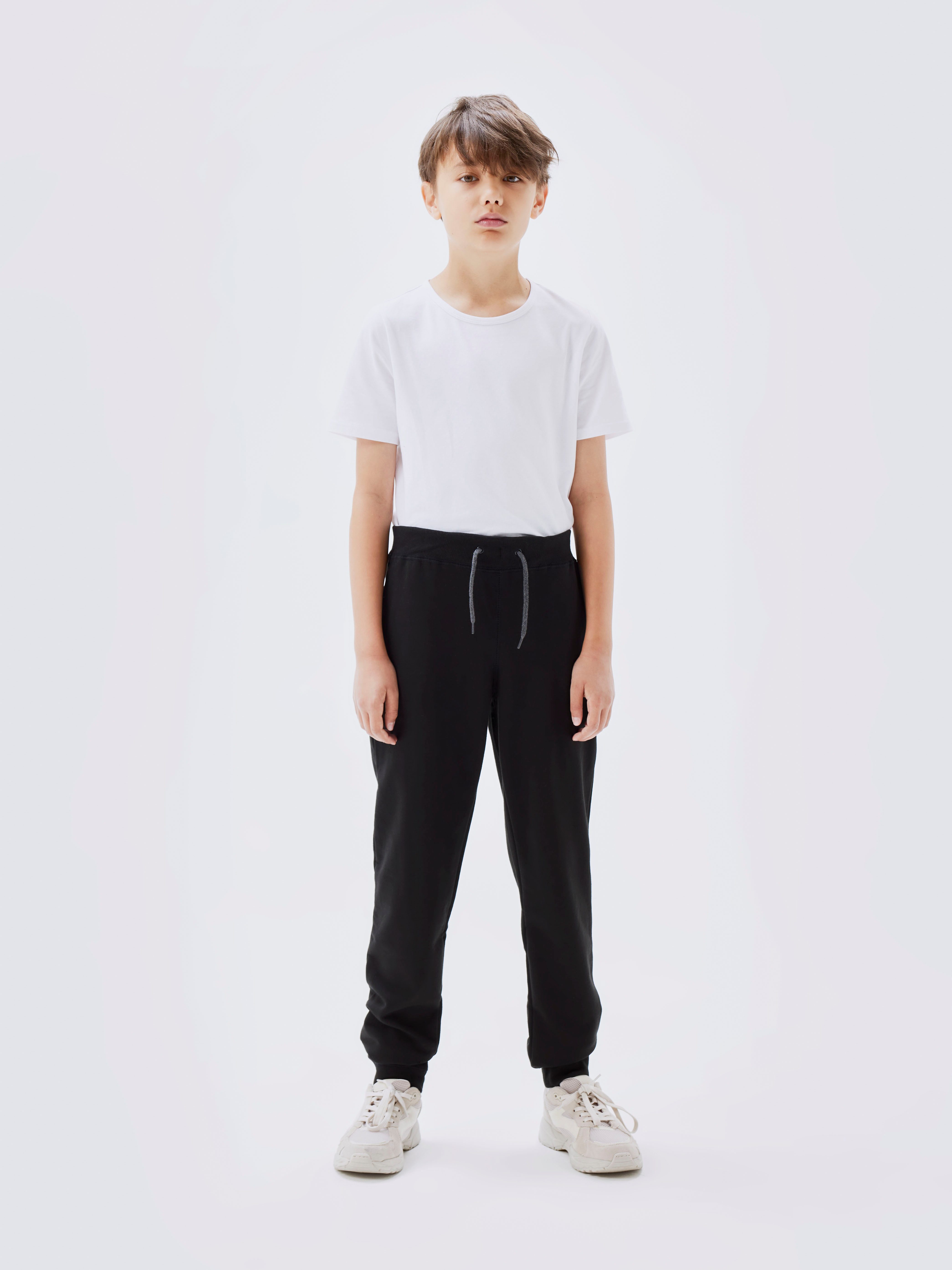 Name It Sweathose NKMSWEAT – Jogger mit verstellbarem Bund und Rippbündchen unifarben, casual, regular fit, angeraute Sweatware – Bild 3 von 5