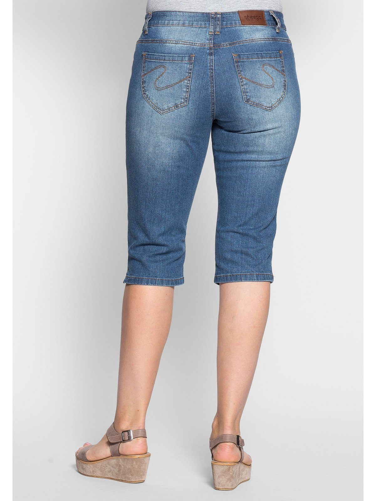 Sheego Jeansbermudas Große Größen mit kleinen Seitenschlitzen