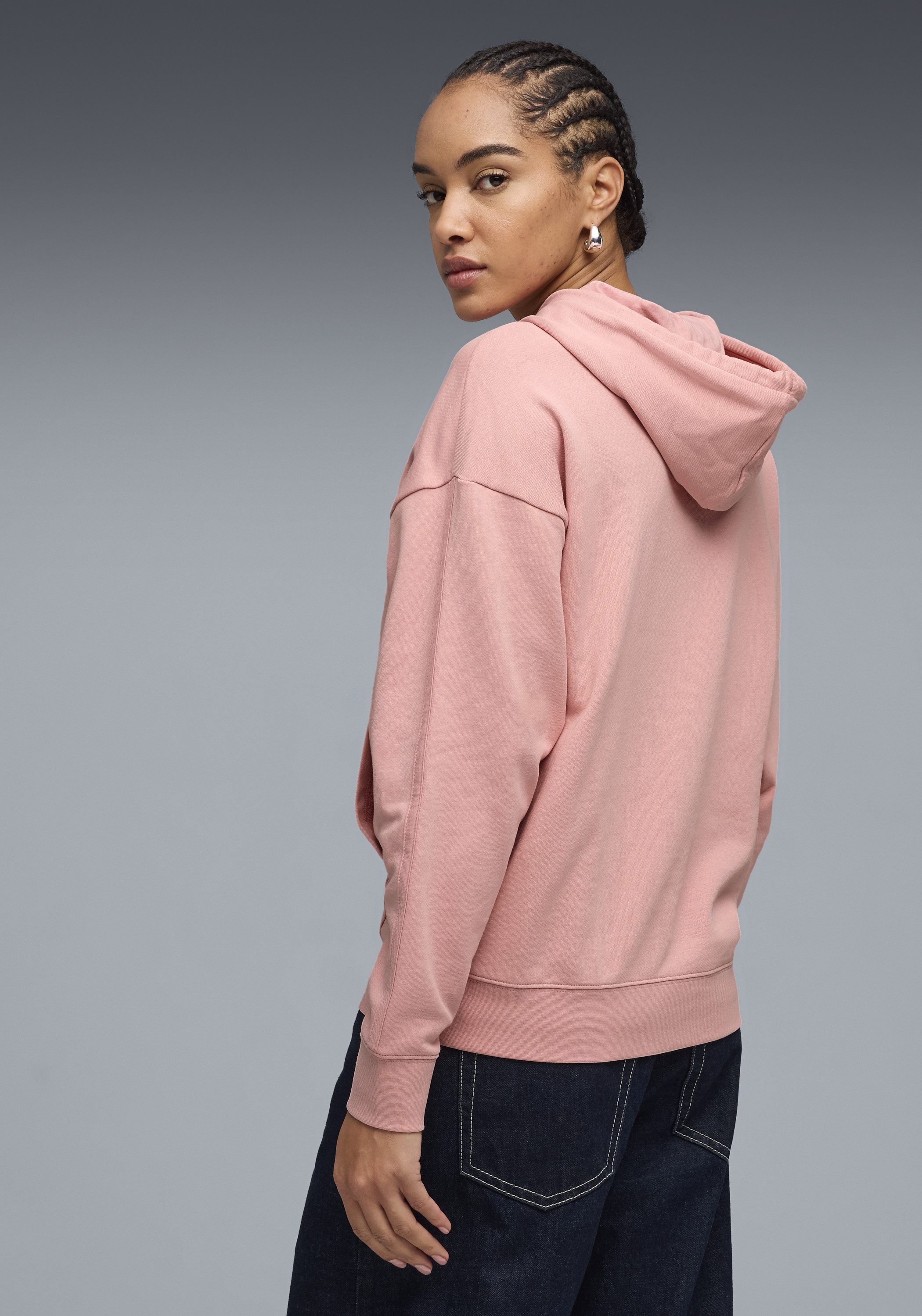 PUMA Kapuzensweatshirt ESS ELEVATED COMFORT HOODIE TR mit Kapuze, mit Kängurutasche, mit Logodruck, komfortable Passform – Bild 2 von 5