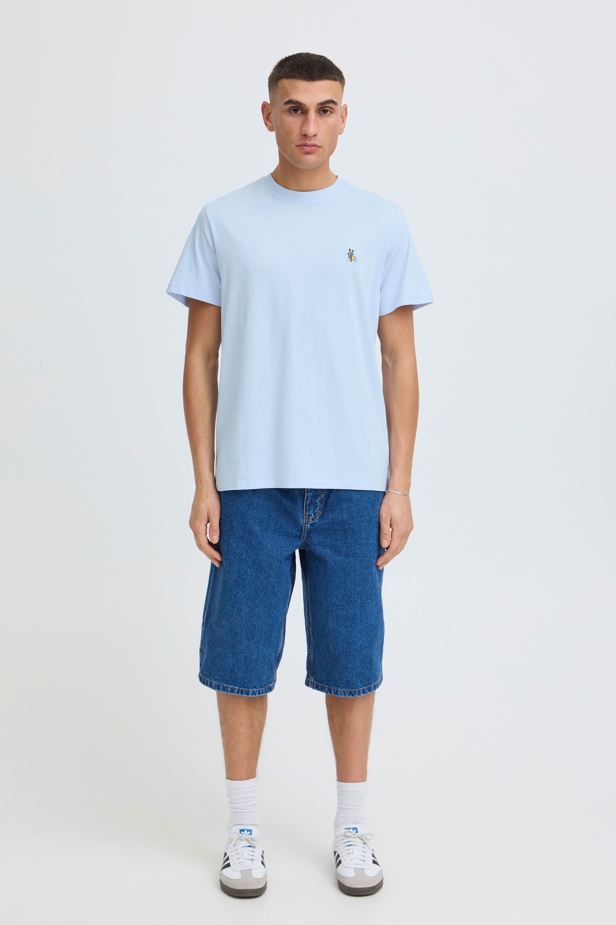 !Solid Rundhalsshirt SDUwe Klassisches T-Shirt mit kleiner Stickerei