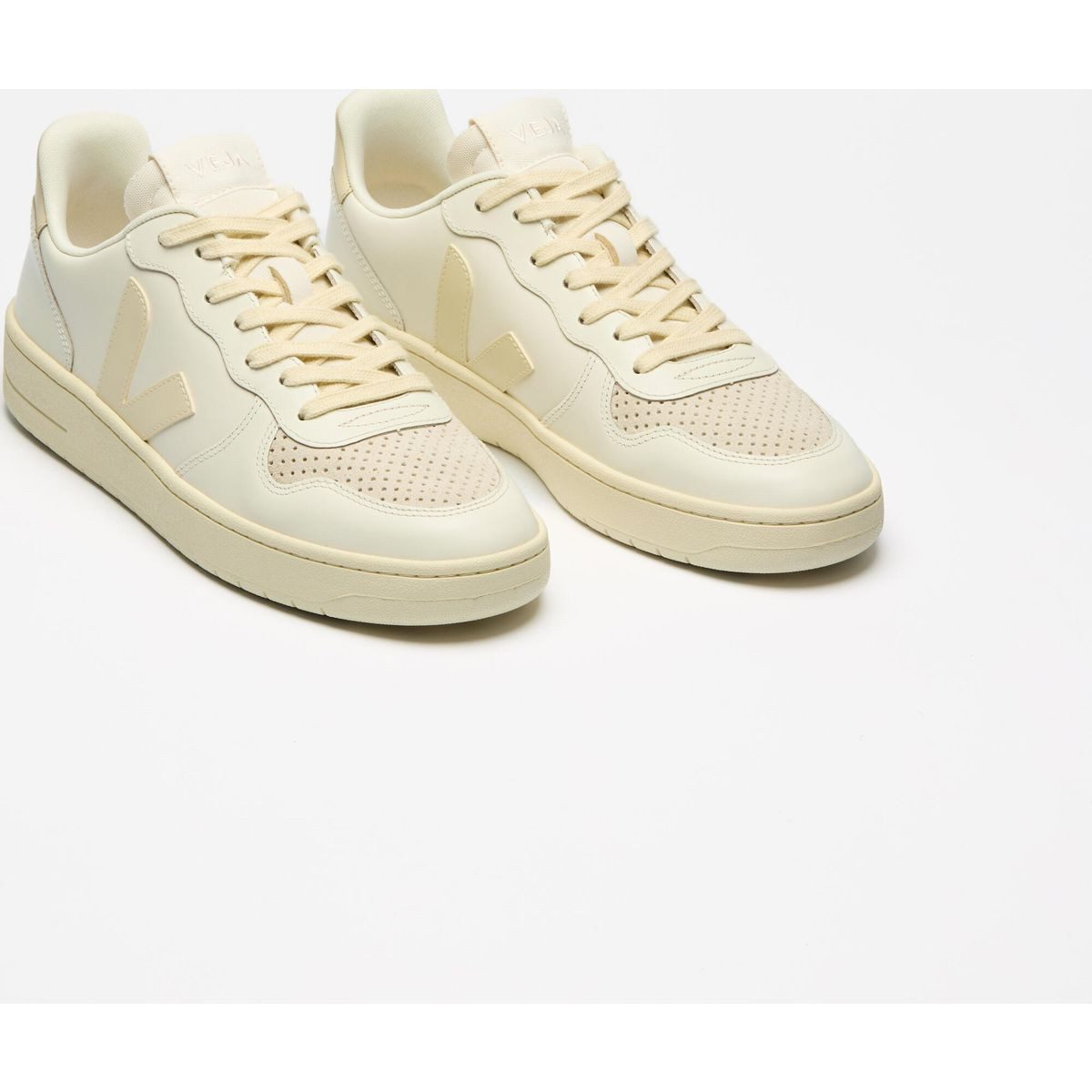 VEJA V-10 Leather Men Sneaker Stilvoller und nachhaltiger Herrenschuh für den urbanen Alltag