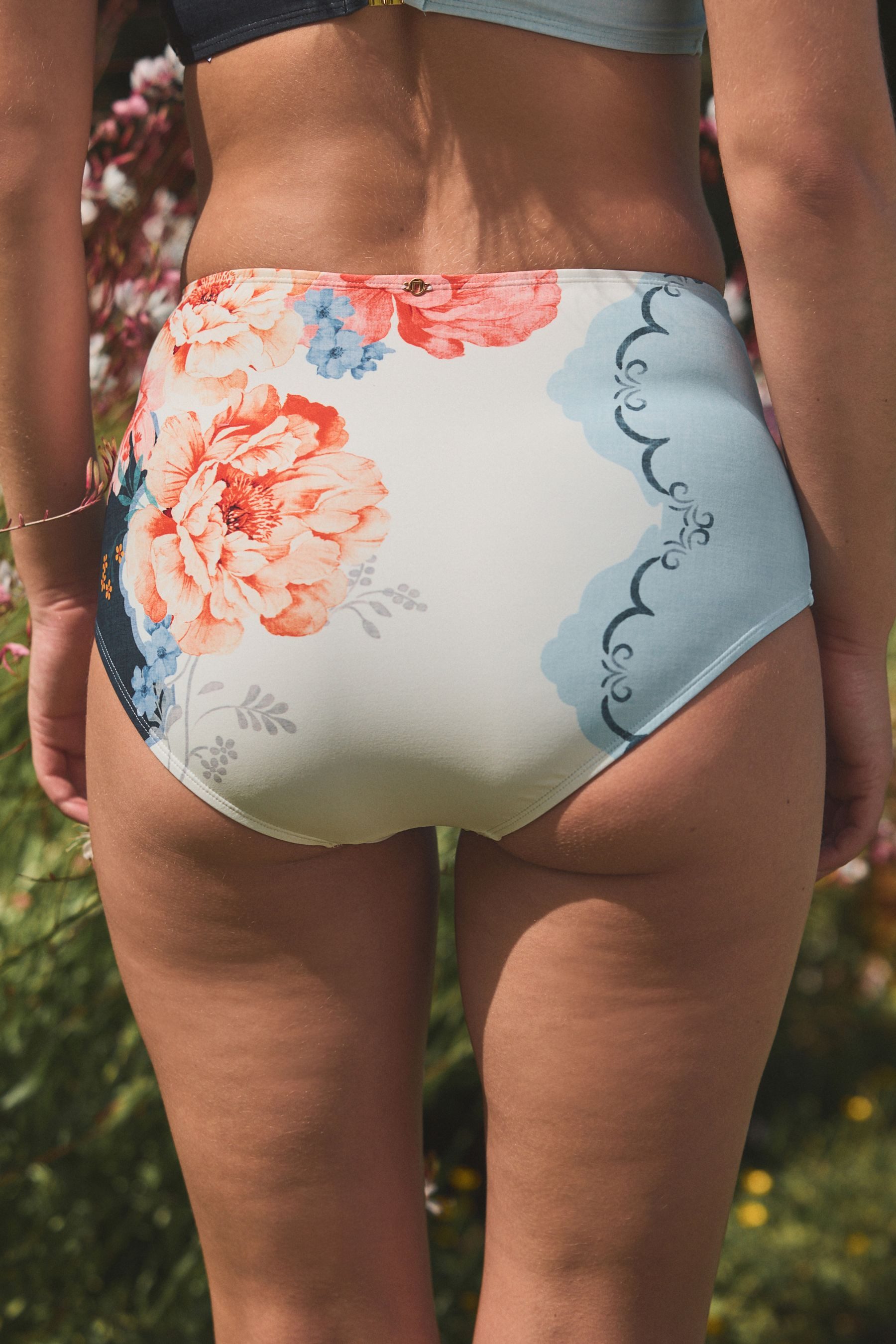 Next Bikini-Hose Bedruckte Bikinihose mit hohem günstig online kaufen