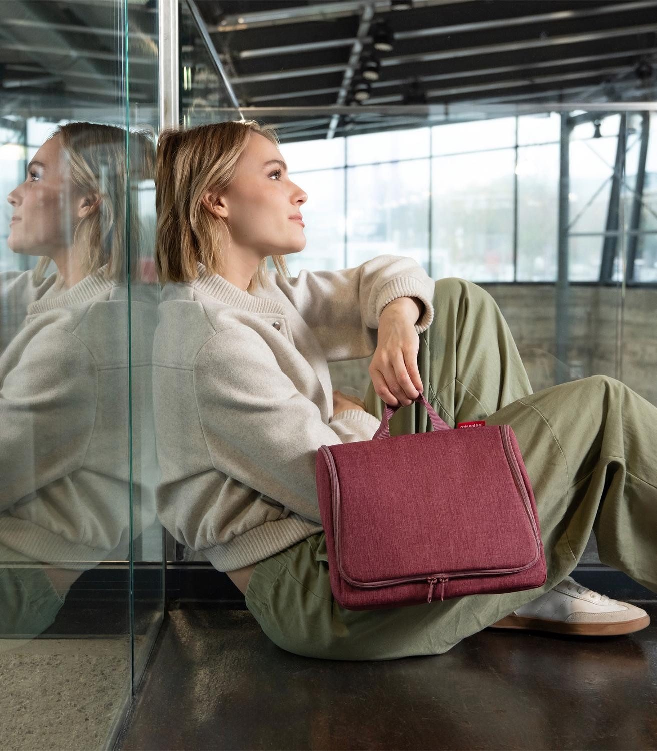 REISENTHEL® Kulturbeutel TOILETBAG XL, 4 Liter, Rot, Polyester, Haken zum Aufhängen, Spiegel im Inneren, Wasserabweisend