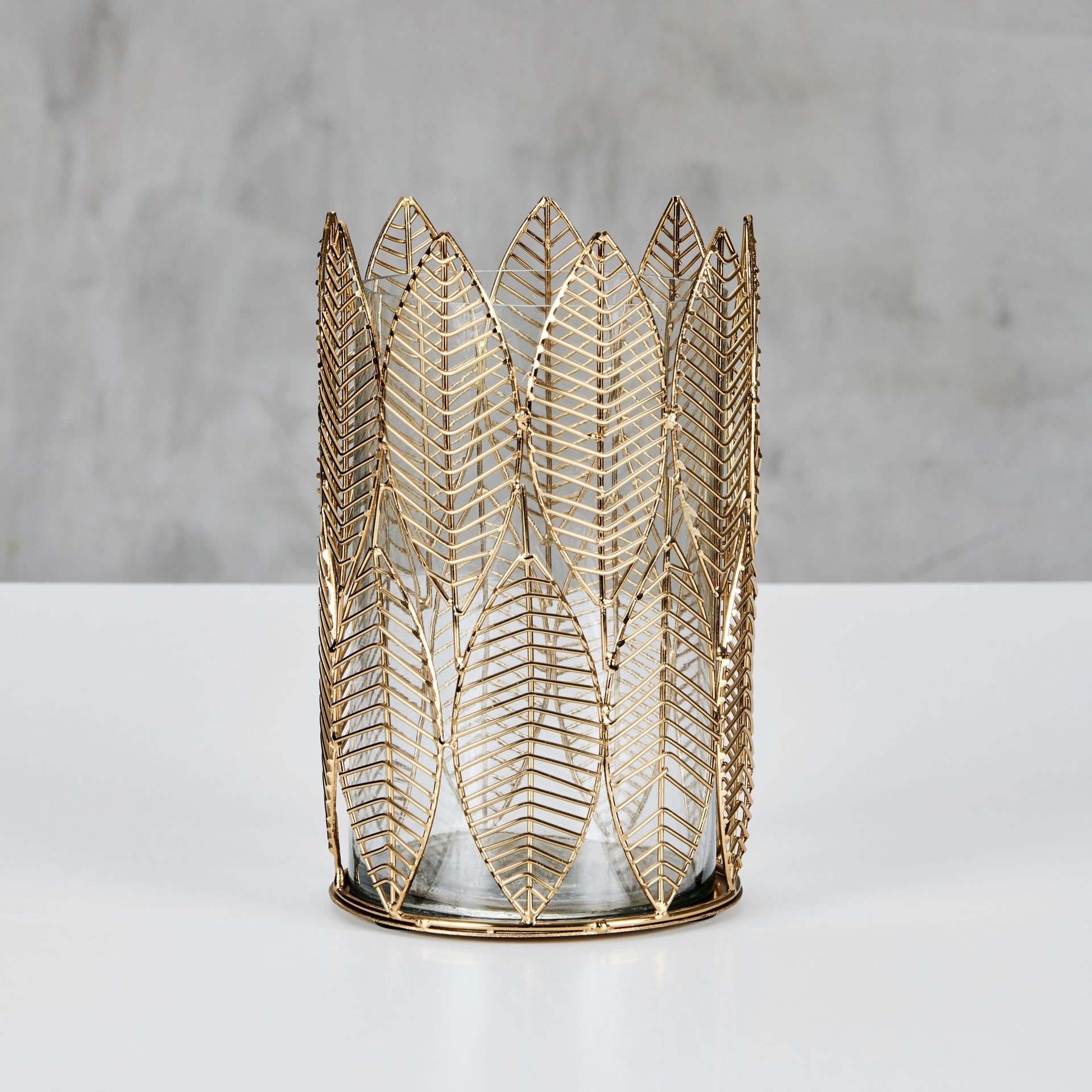 carla&marge Teelichthalter Meleta (Kerzenständer mit Hülle aus Blättern in Gold und Glaseinsatz), edles Windlicht mit Blattdekor, Höhe ca. 23,5 cm