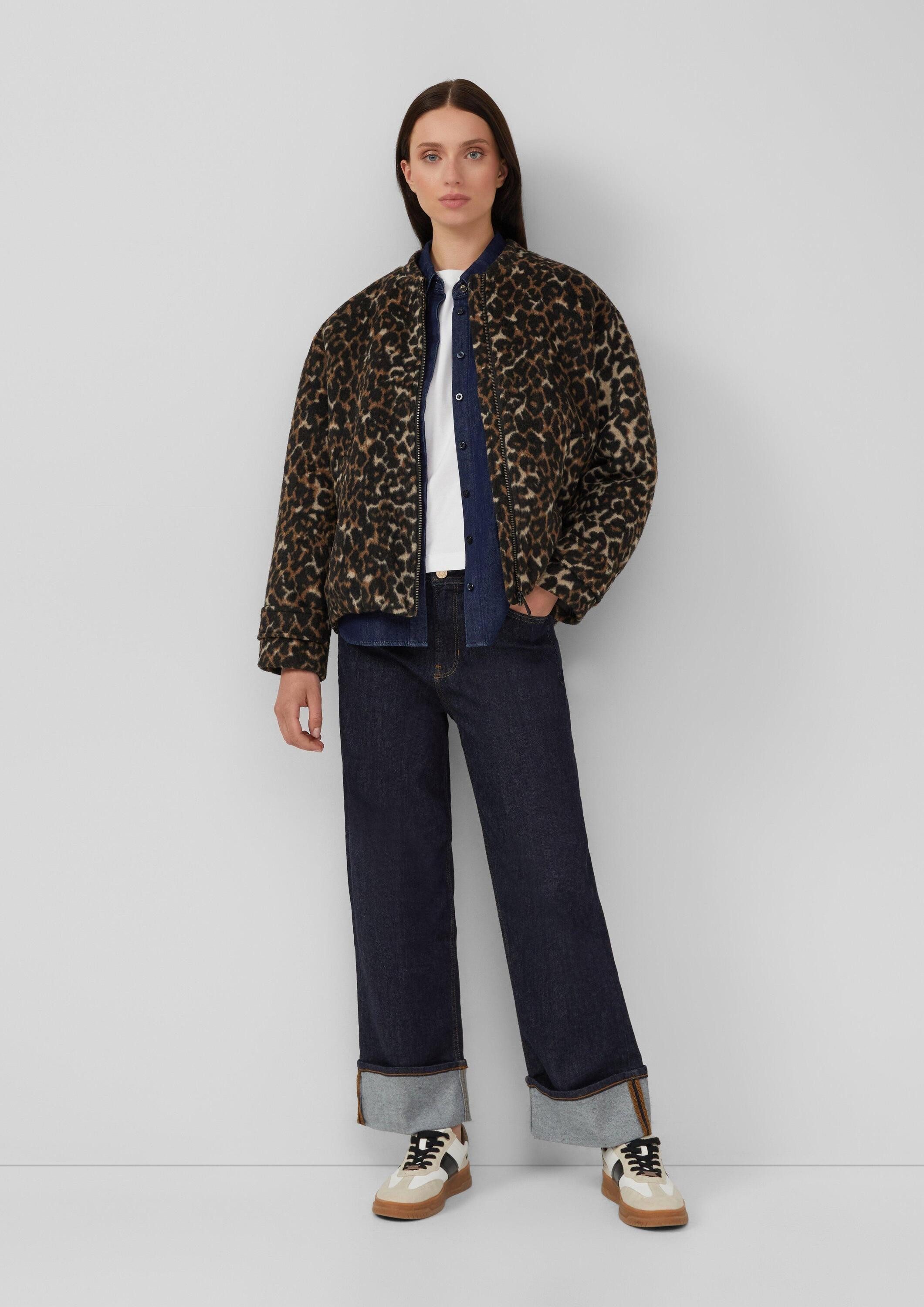s.Oliver Funktionsjacke Outdoor-Jacke Wollmix-Blouson mit gerafftem Saum und Leo-Print